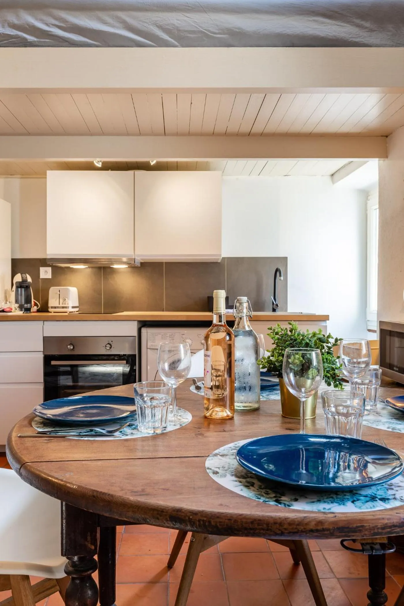 Coffee/tea facilities in LE PANIER ENCHANTÉ - Suites & Loft - Terrasse et patio au dessus du Vieux Port