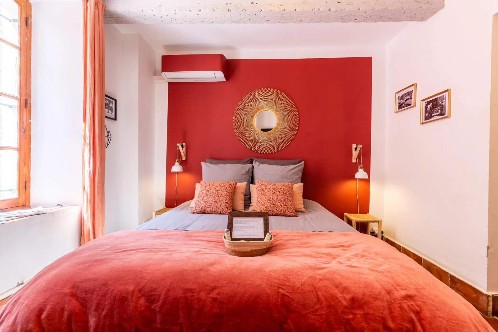 Bed in LE PANIER ENCHANTÉ - Suites & Loft - Terrasse et patio au dessus du Vieux Port