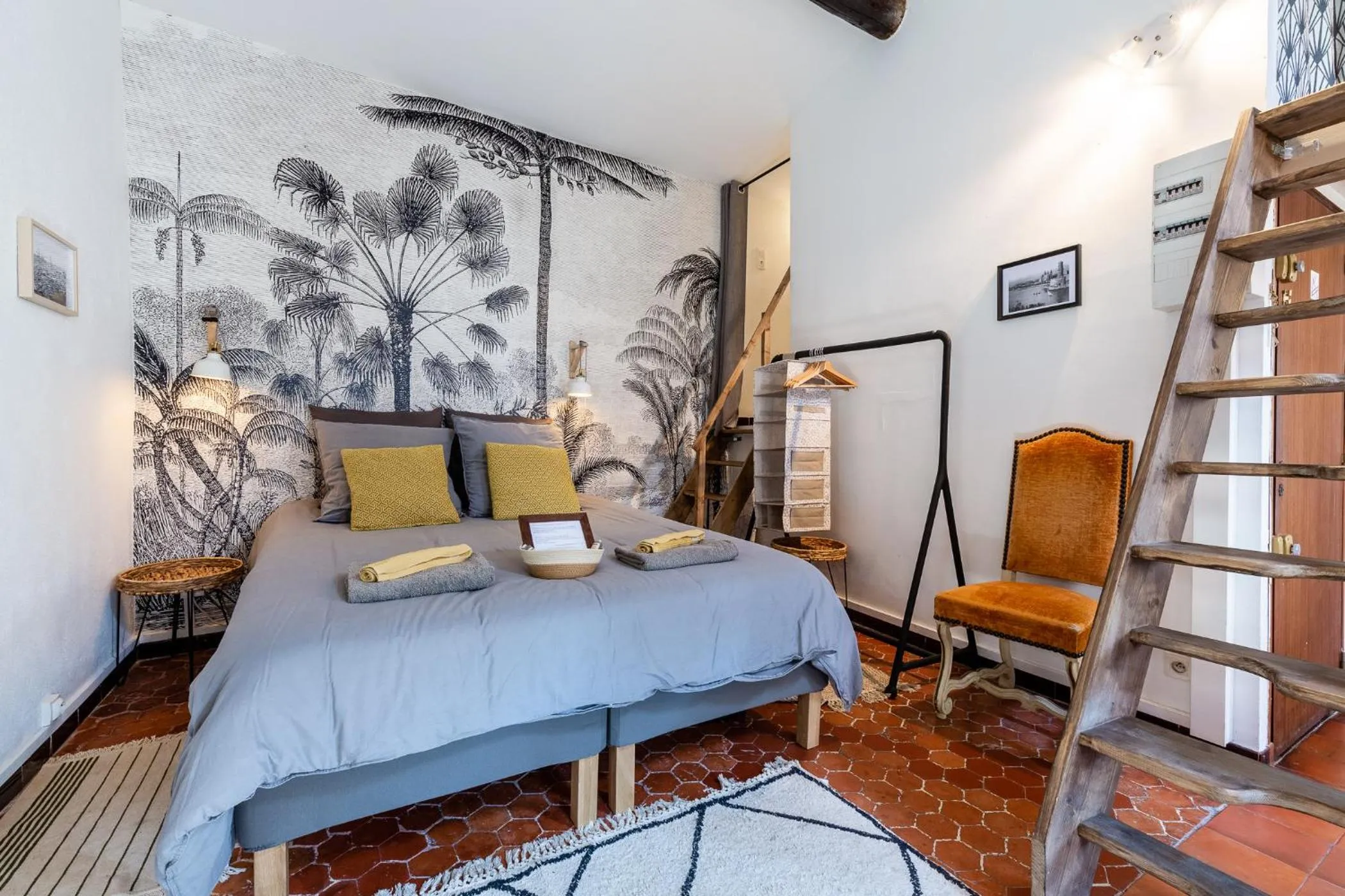 Bed in LE PANIER ENCHANTÉ - Suites & Loft - Terrasse et patio au dessus du Vieux Port