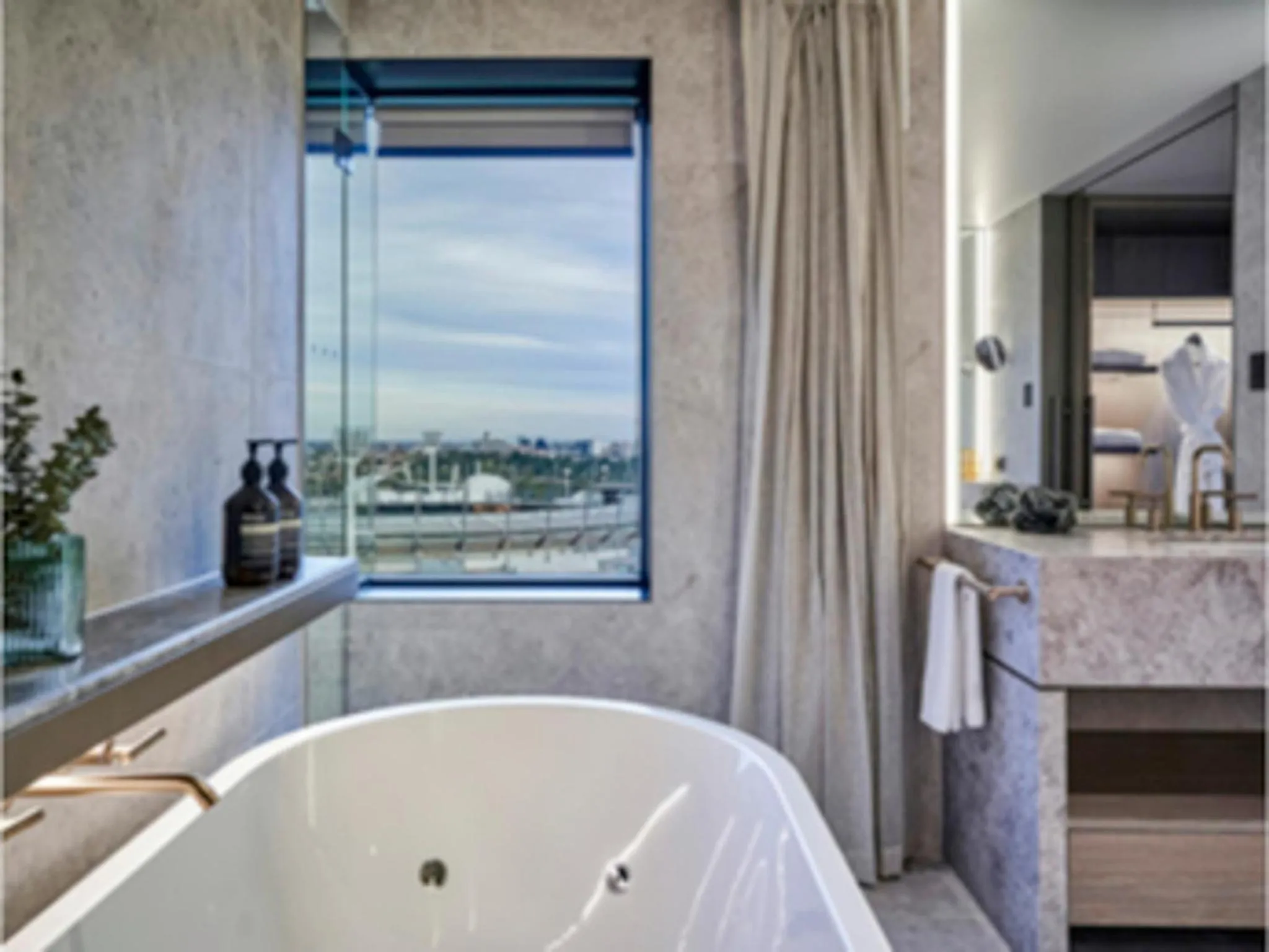 Bath in Pullman Melbourne On the Park