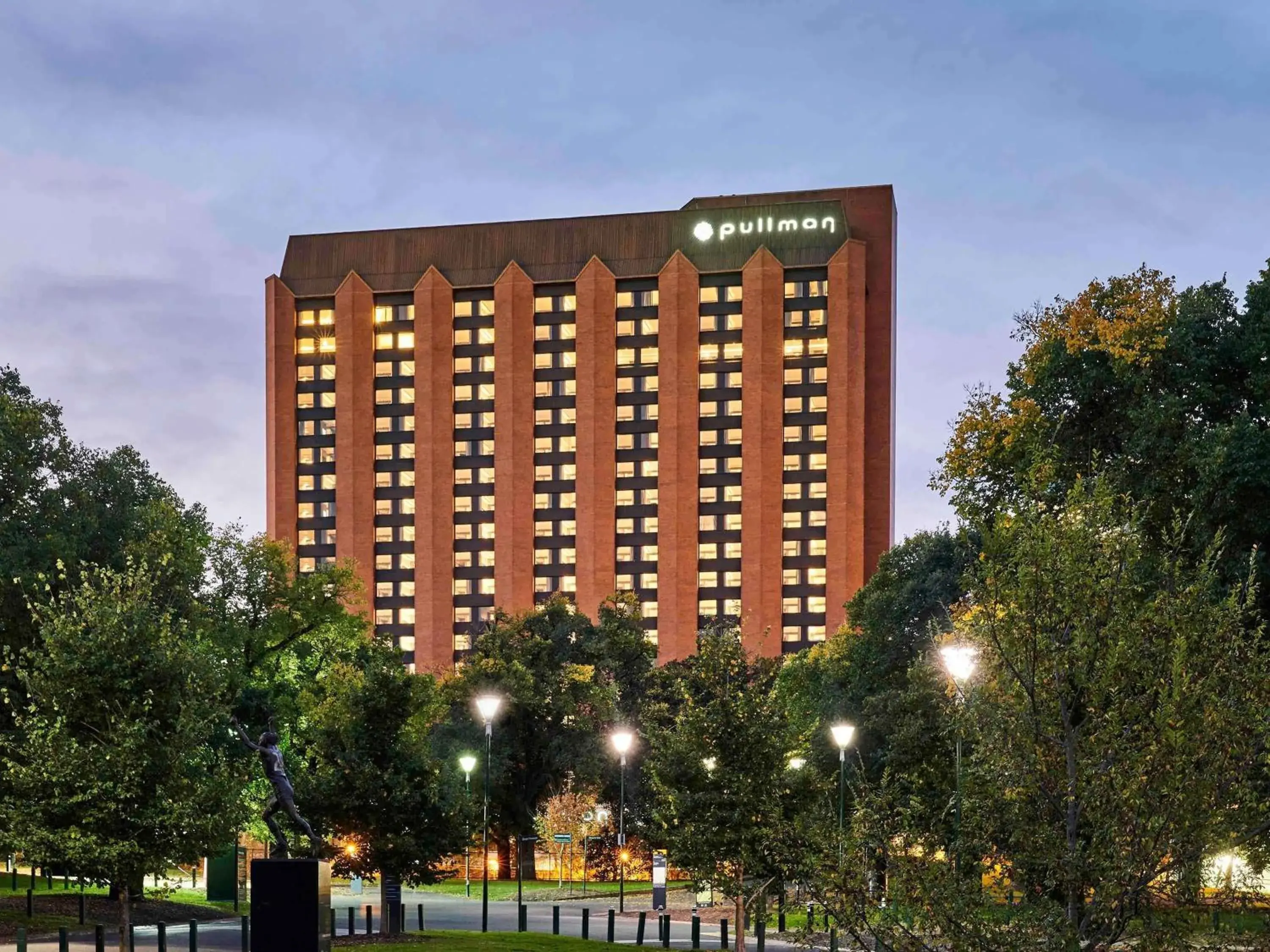 Property building in Pullman Melbourne On the Park Property building in Pullman Melbourne On the Park