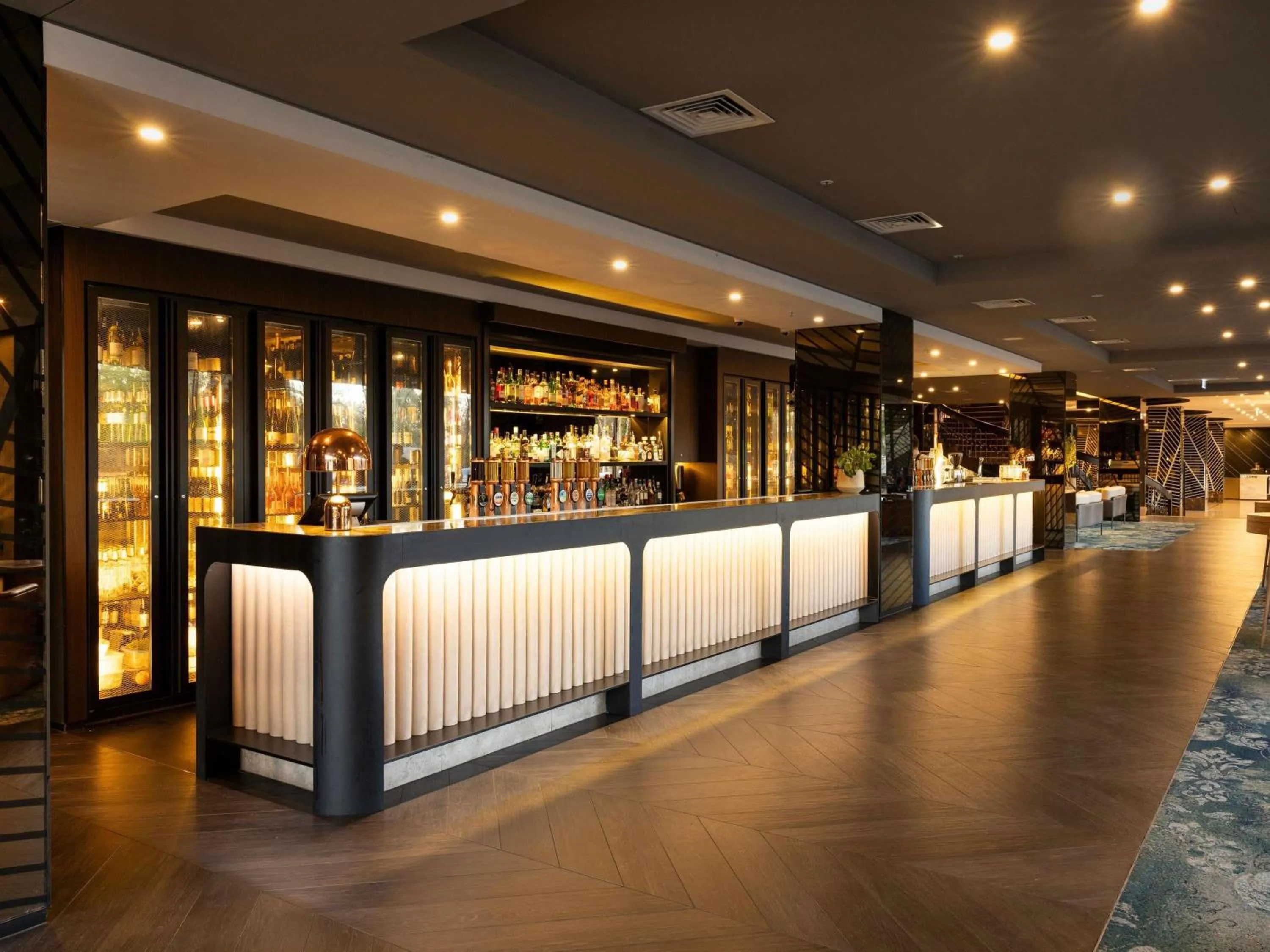 Lounge or bar in Pullman Melbourne On the Park