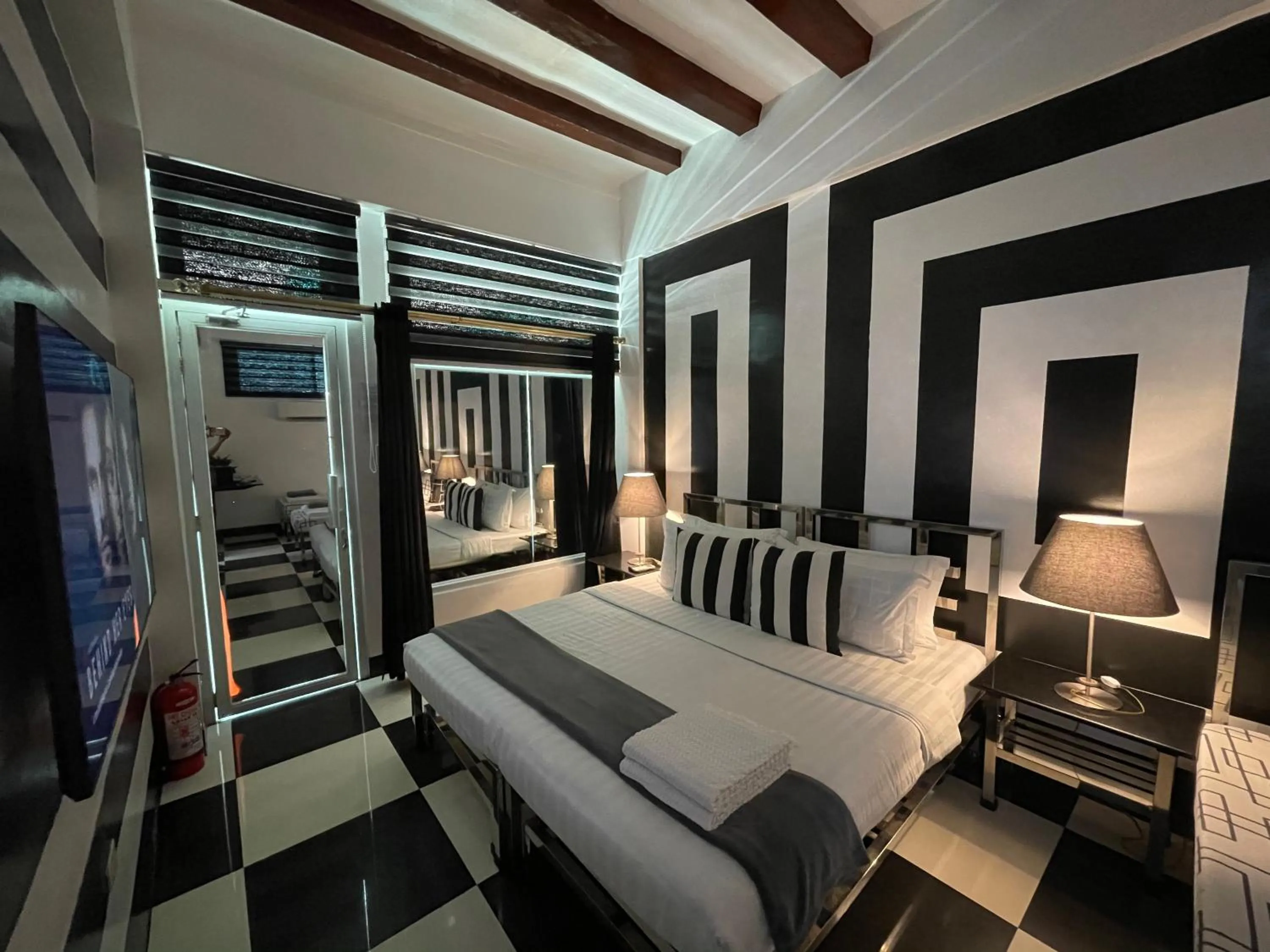 Photo of the whole room, Bed in Italy Condotel Darasa