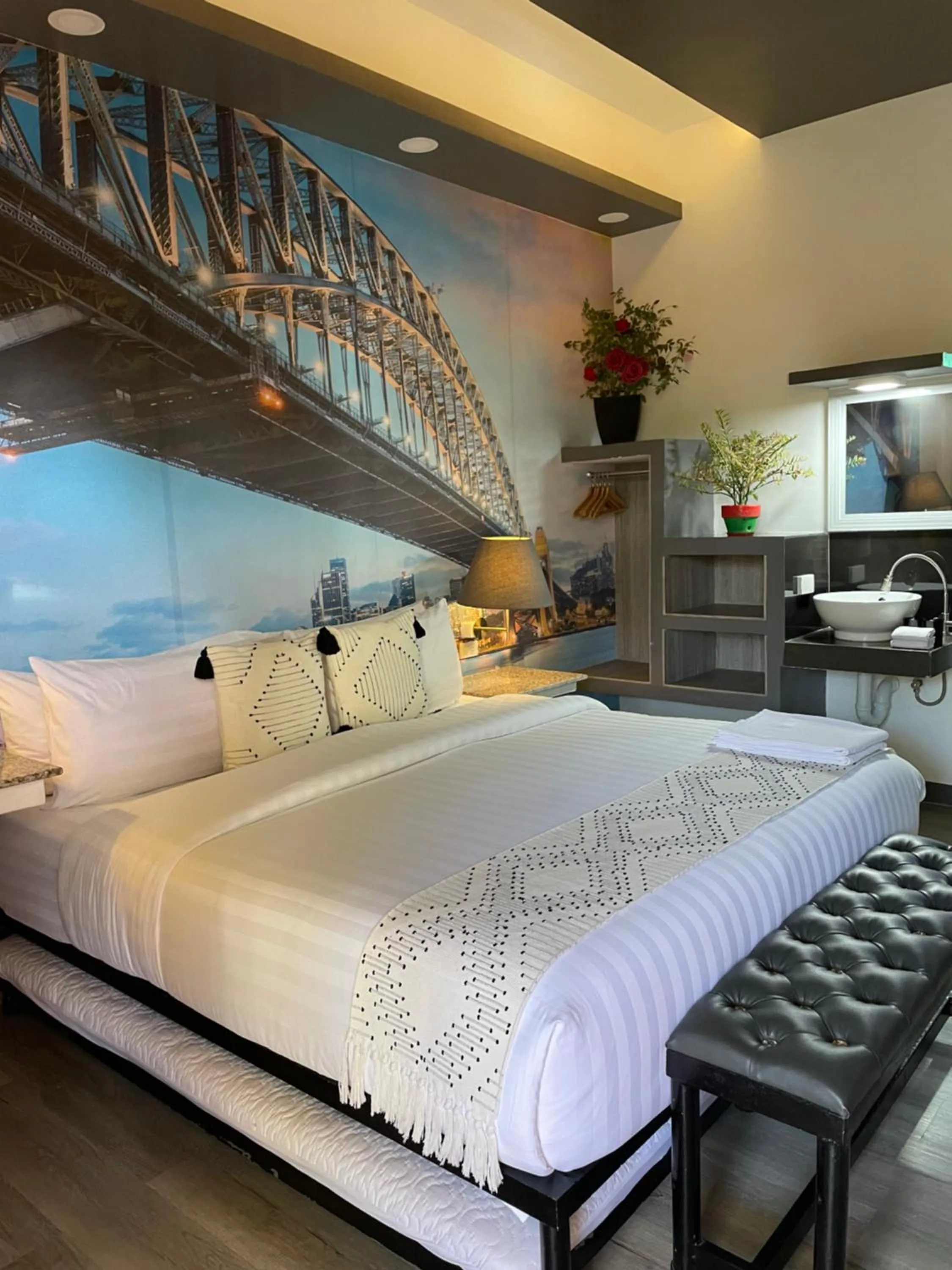 Photo of the whole room, Bed in Italy Condotel Darasa