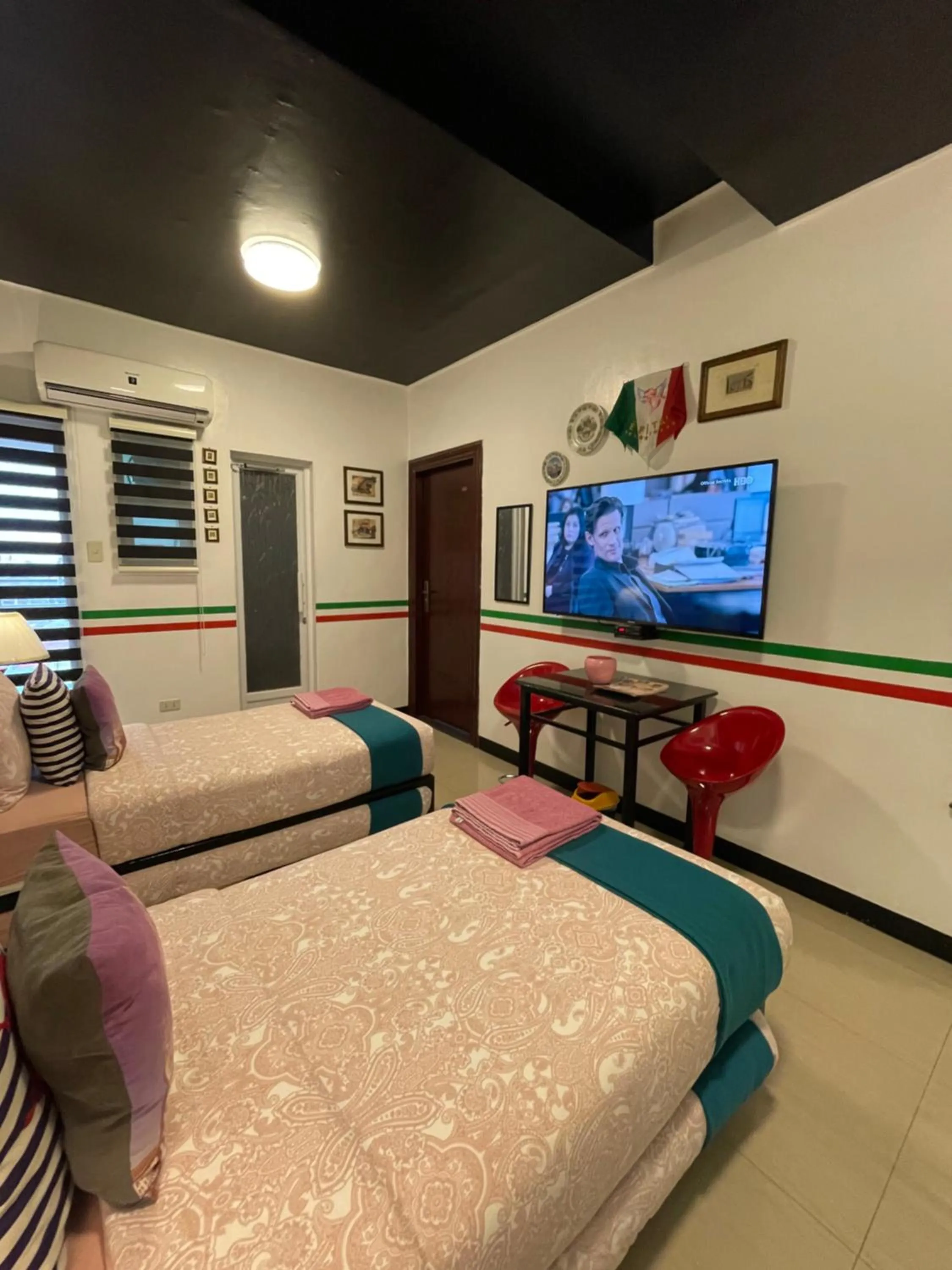 Photo of the whole room, Bed in Italy Condotel Darasa