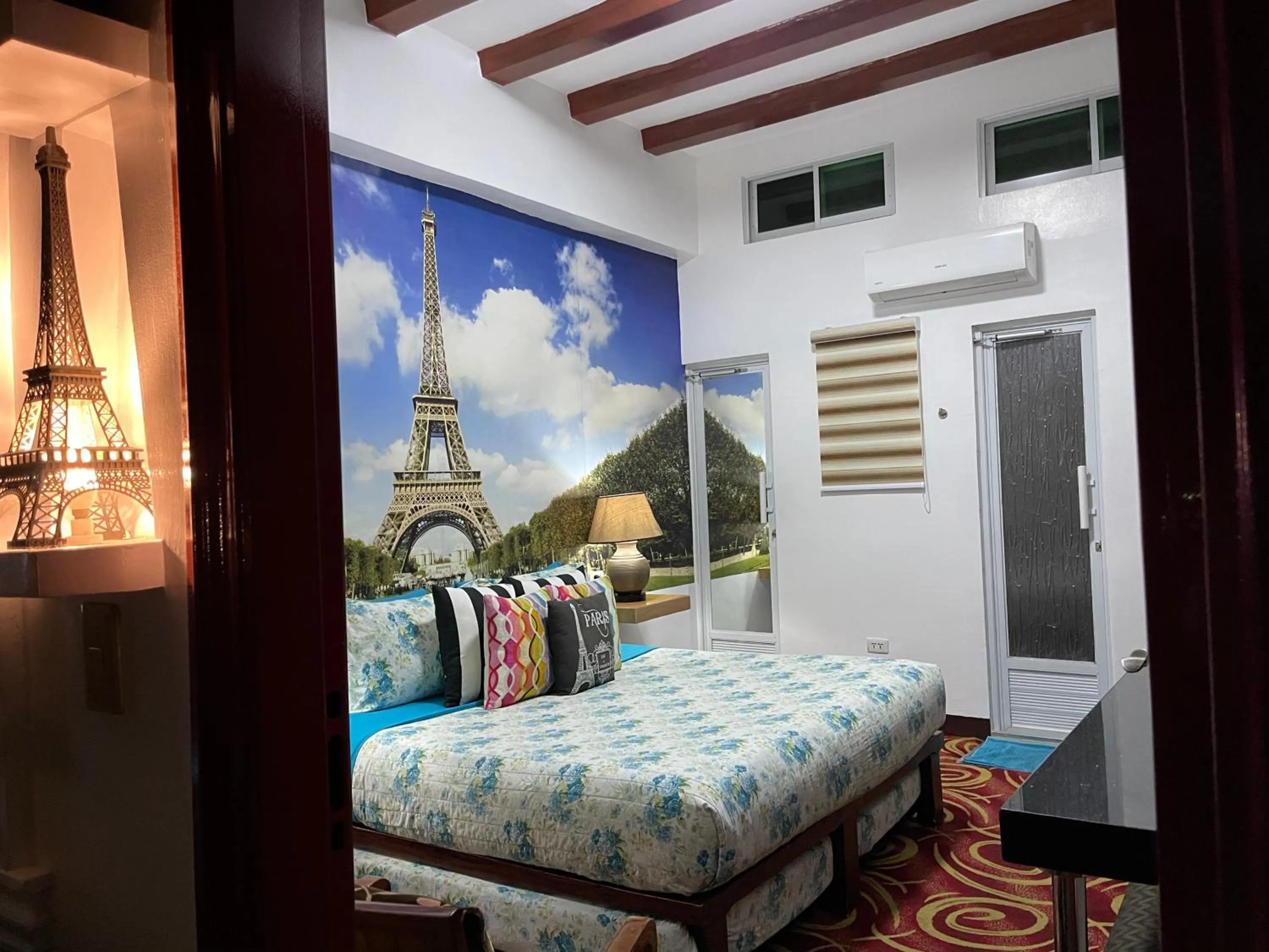 Photo of the whole room, Bed in Italy Condotel Darasa