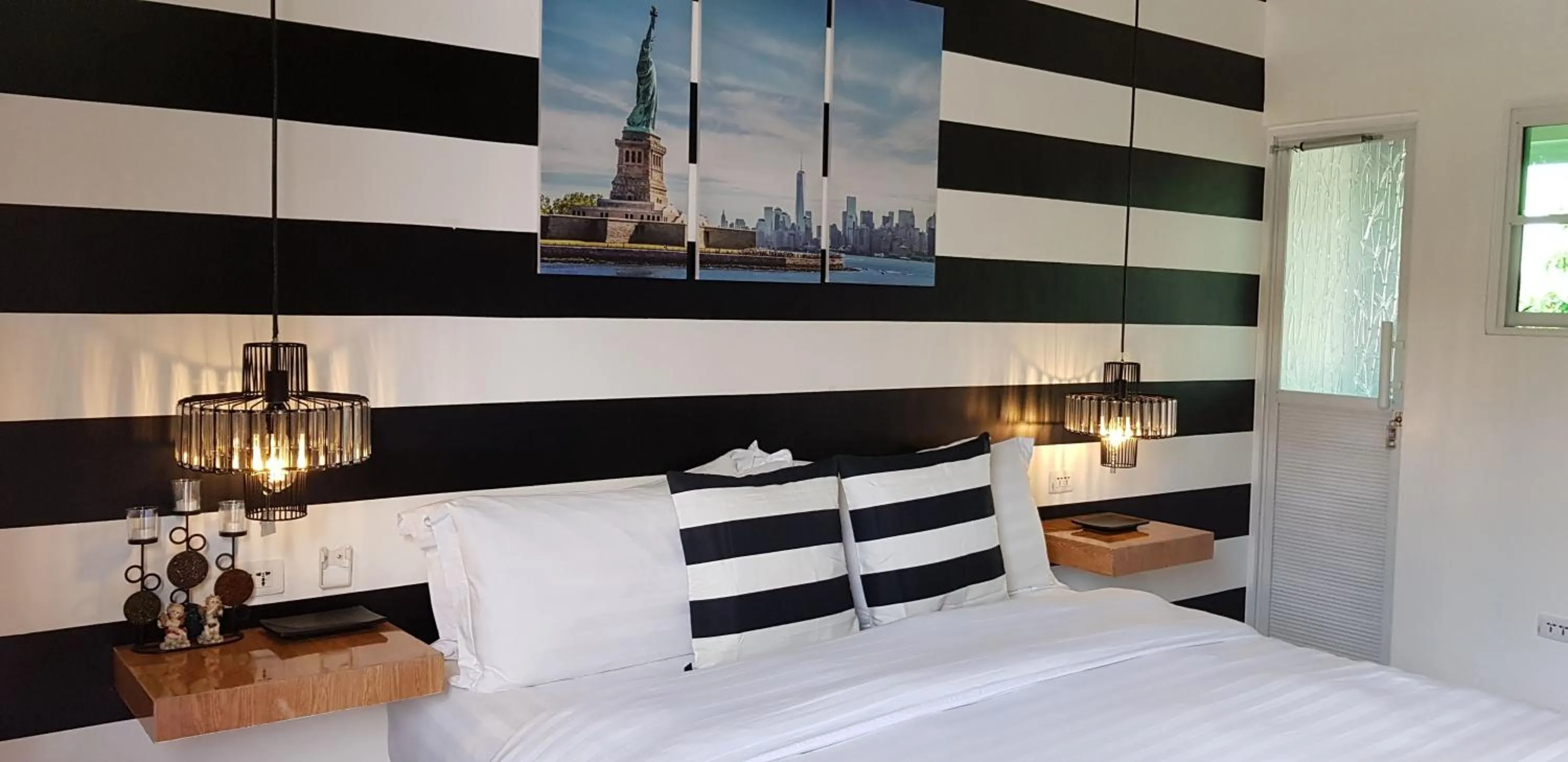 Photo of the whole room, Bed in Italy Condotel Darasa