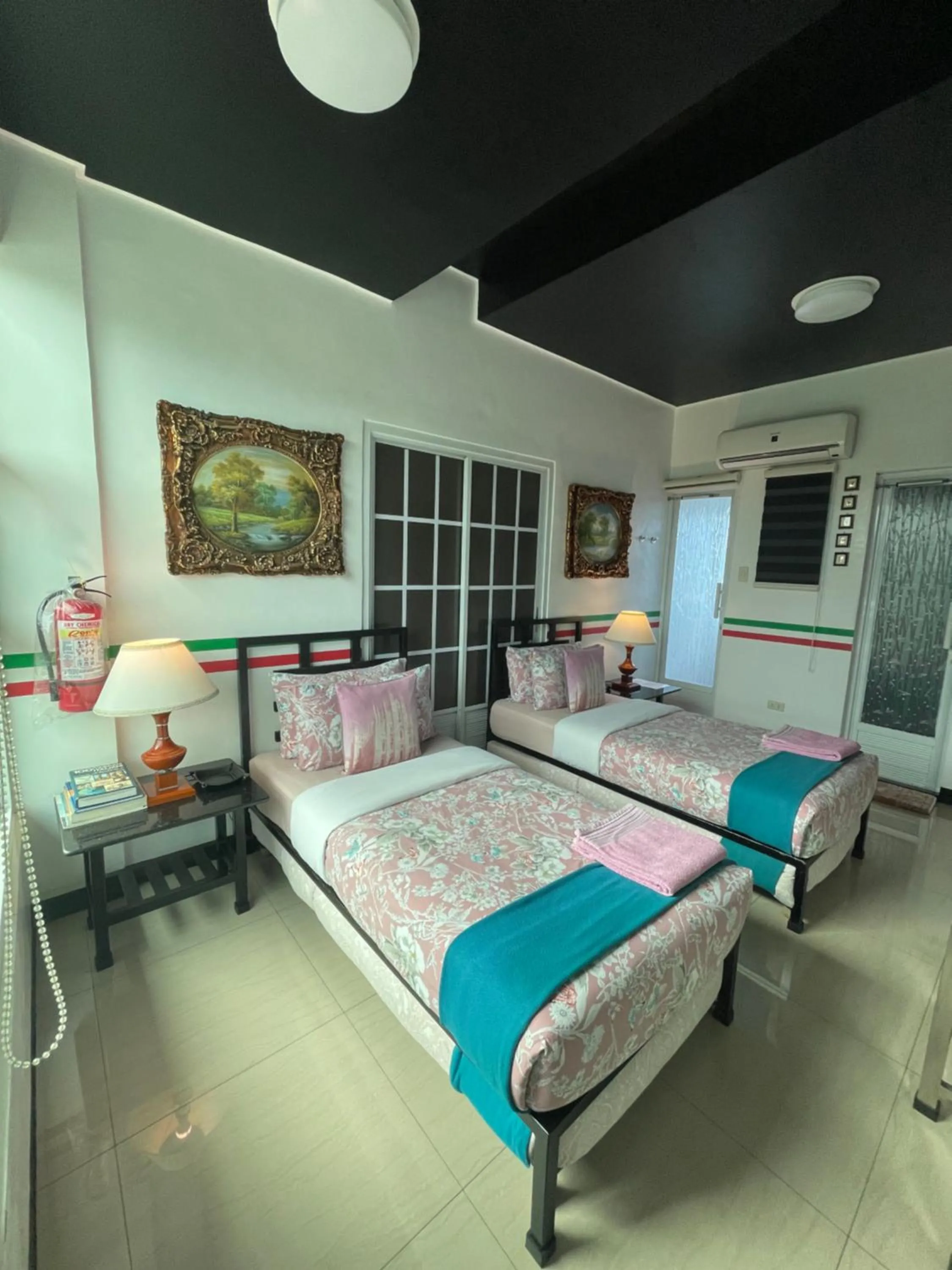 Photo of the whole room, Bed in Italy Condotel Darasa