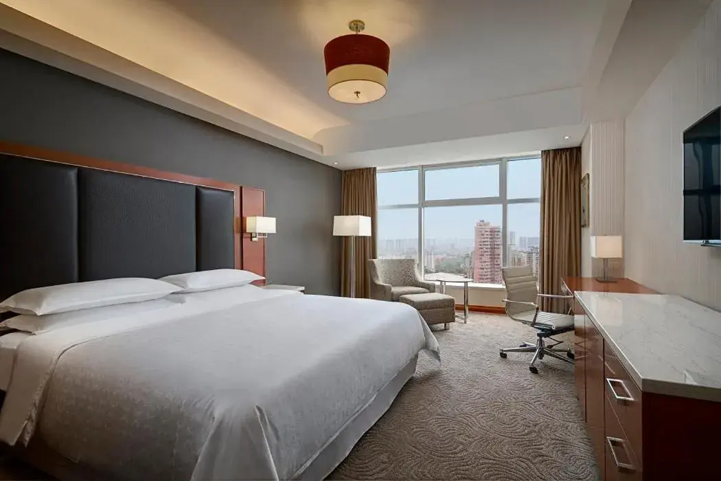View (from property/room), Bed in Sheraton Changsha Hotel-close to Hunan Museum&Orange Island View (from property/room), Bed in Sheraton Changsha Hotel-close to Hunan Museum&Orange Island