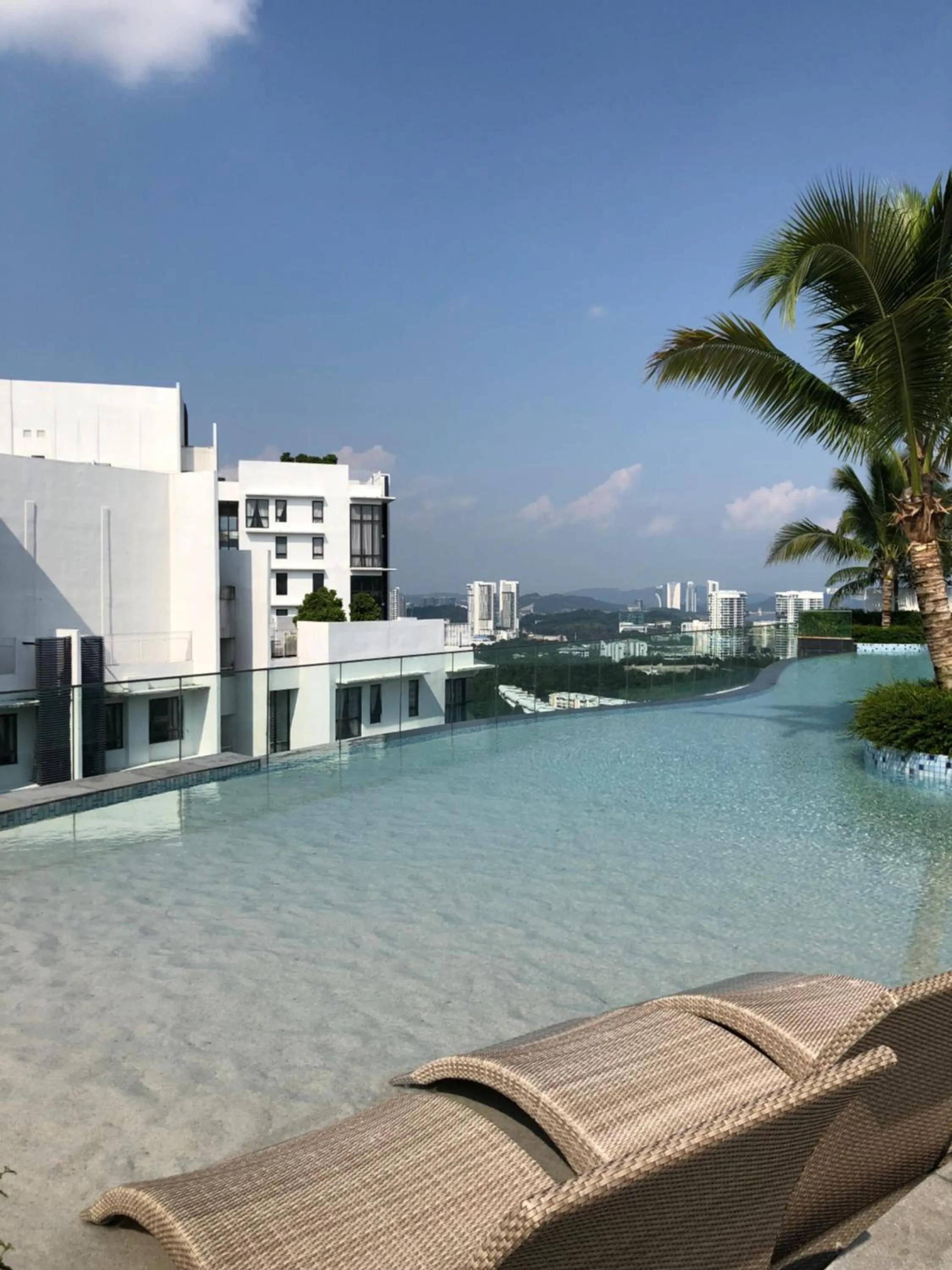 Swimming pool in Eclipse@Pangea Residences