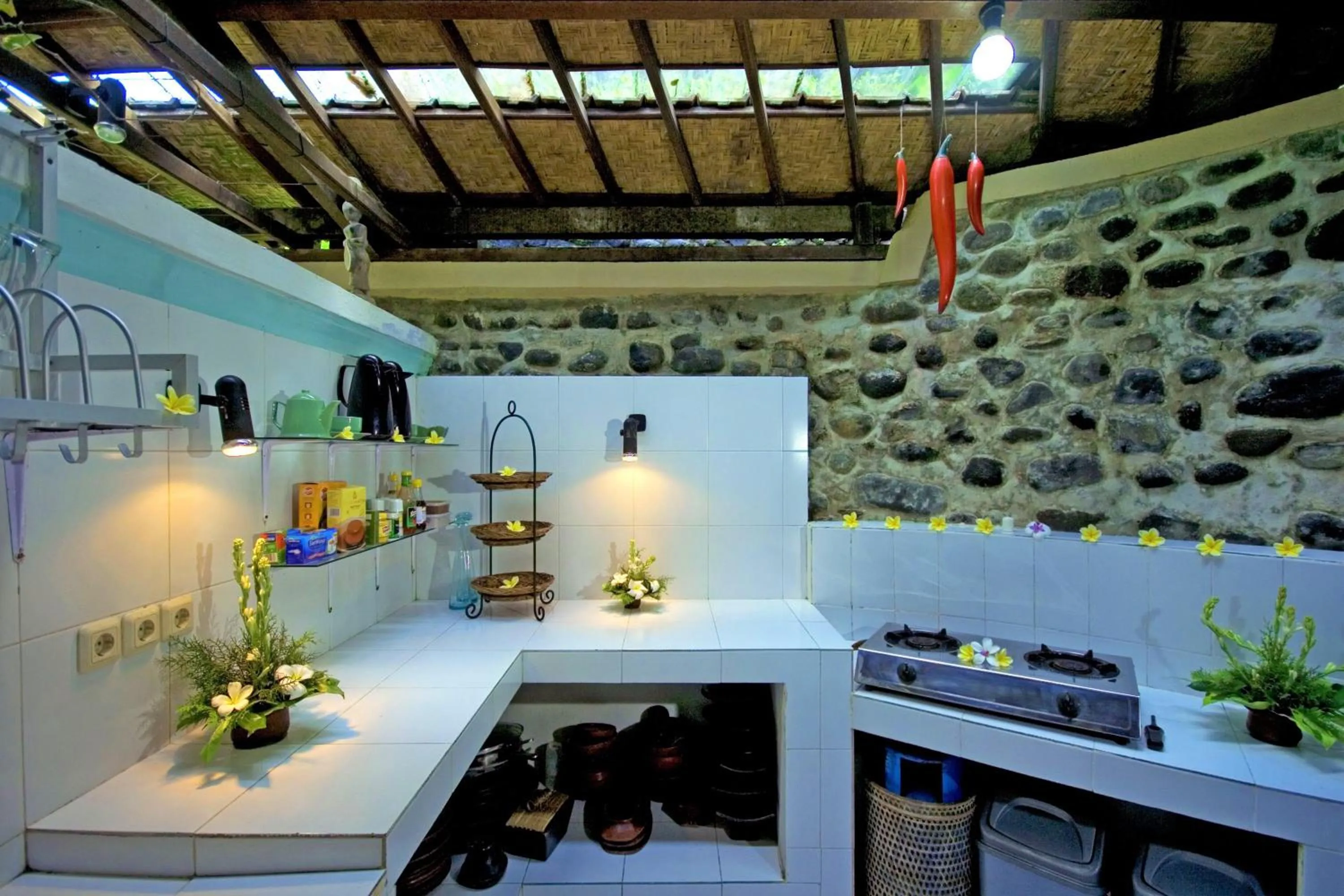 Kitchen or kitchenette in The Mahogany Villa Ubud