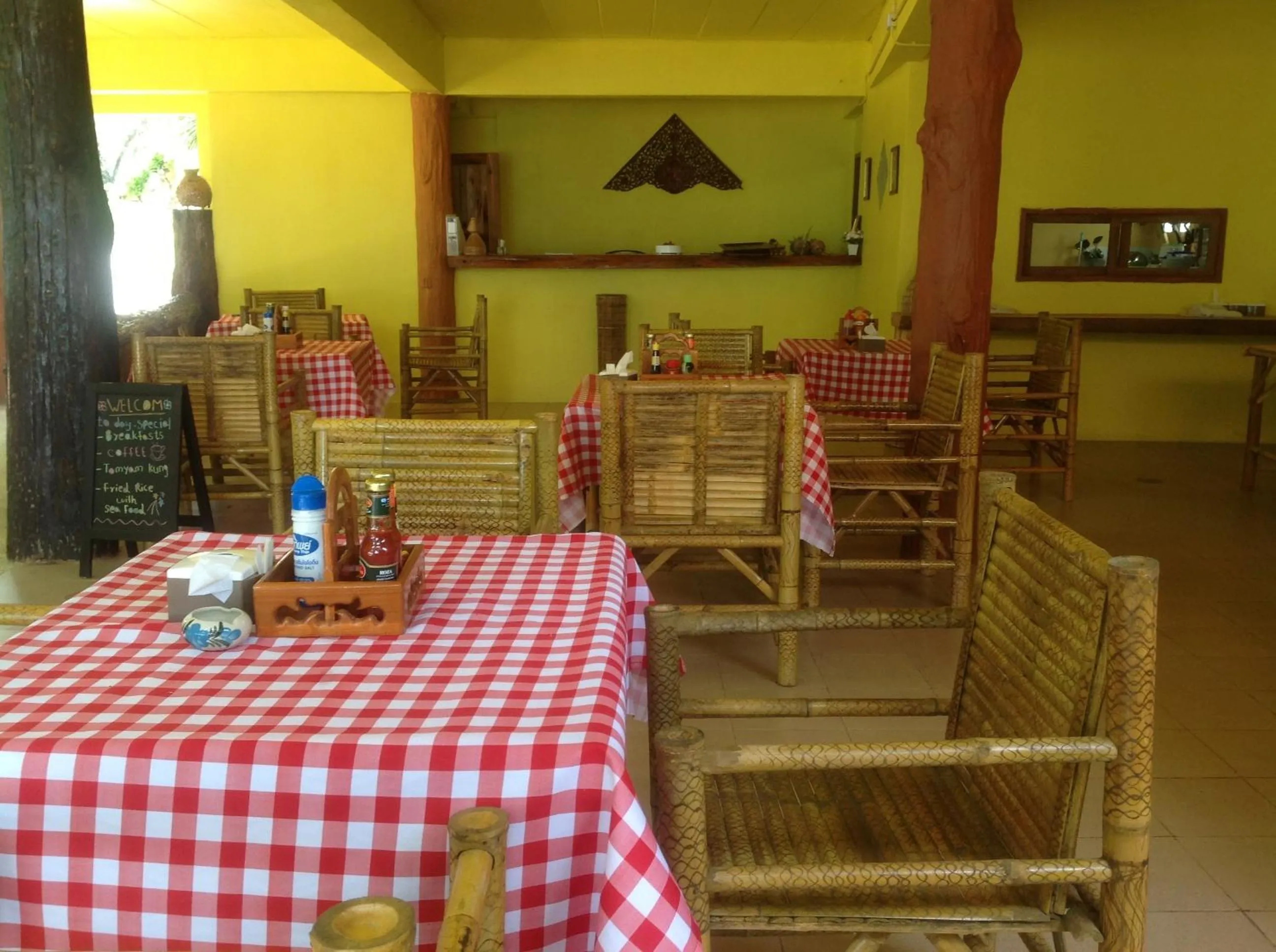 Restaurant/places to eat in Ruan Mai Naiyang Beach Resort