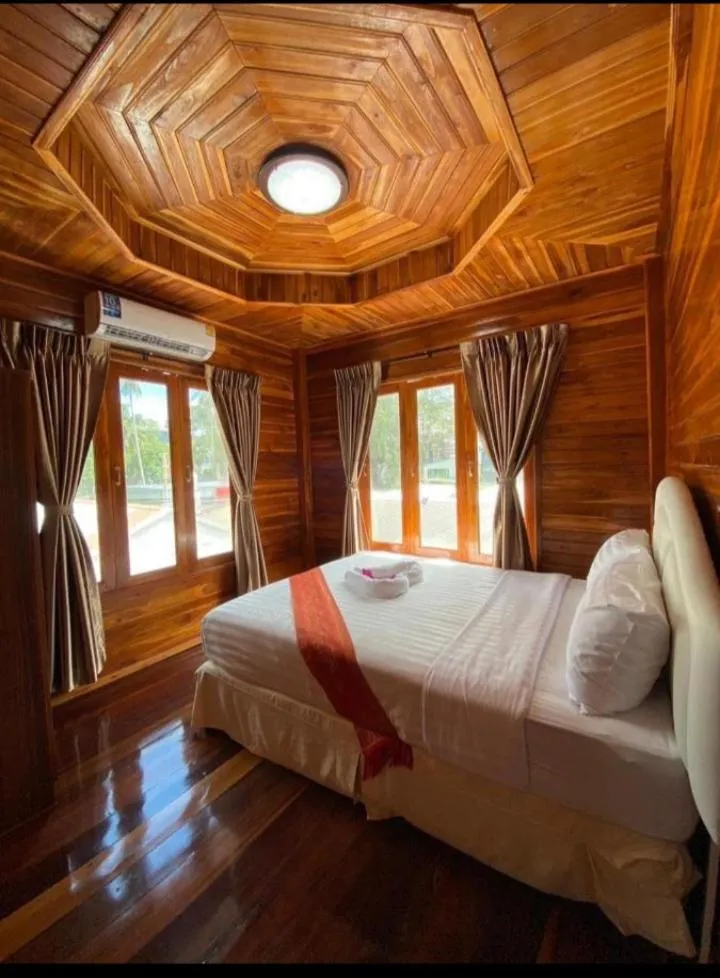 Bed in Ruan Mai Naiyang Beach Resort