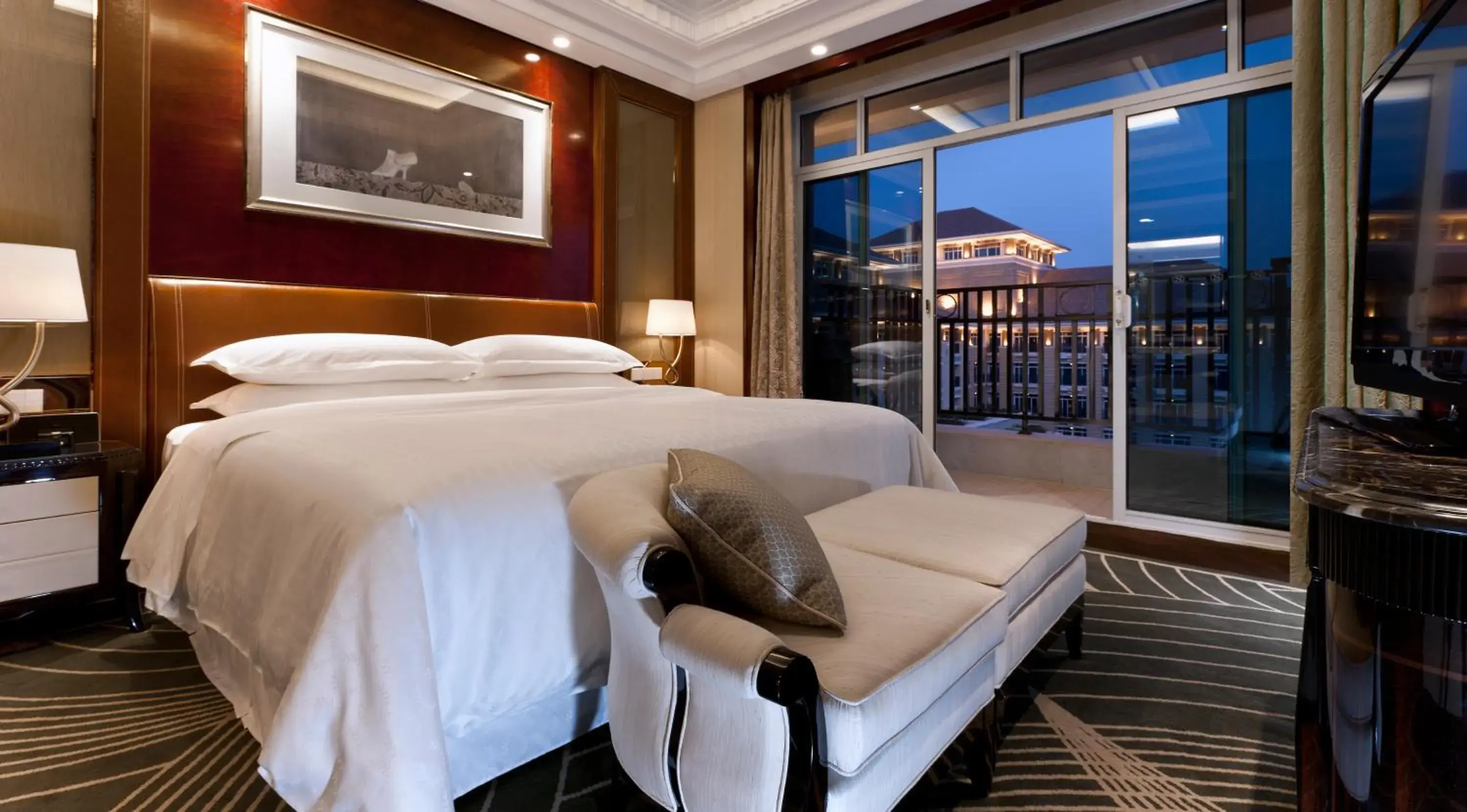 Deluxe King Room in Sheraton Changzhou Wujin Hotel Deluxe King Room in Sheraton Changzhou Wujin Hotel