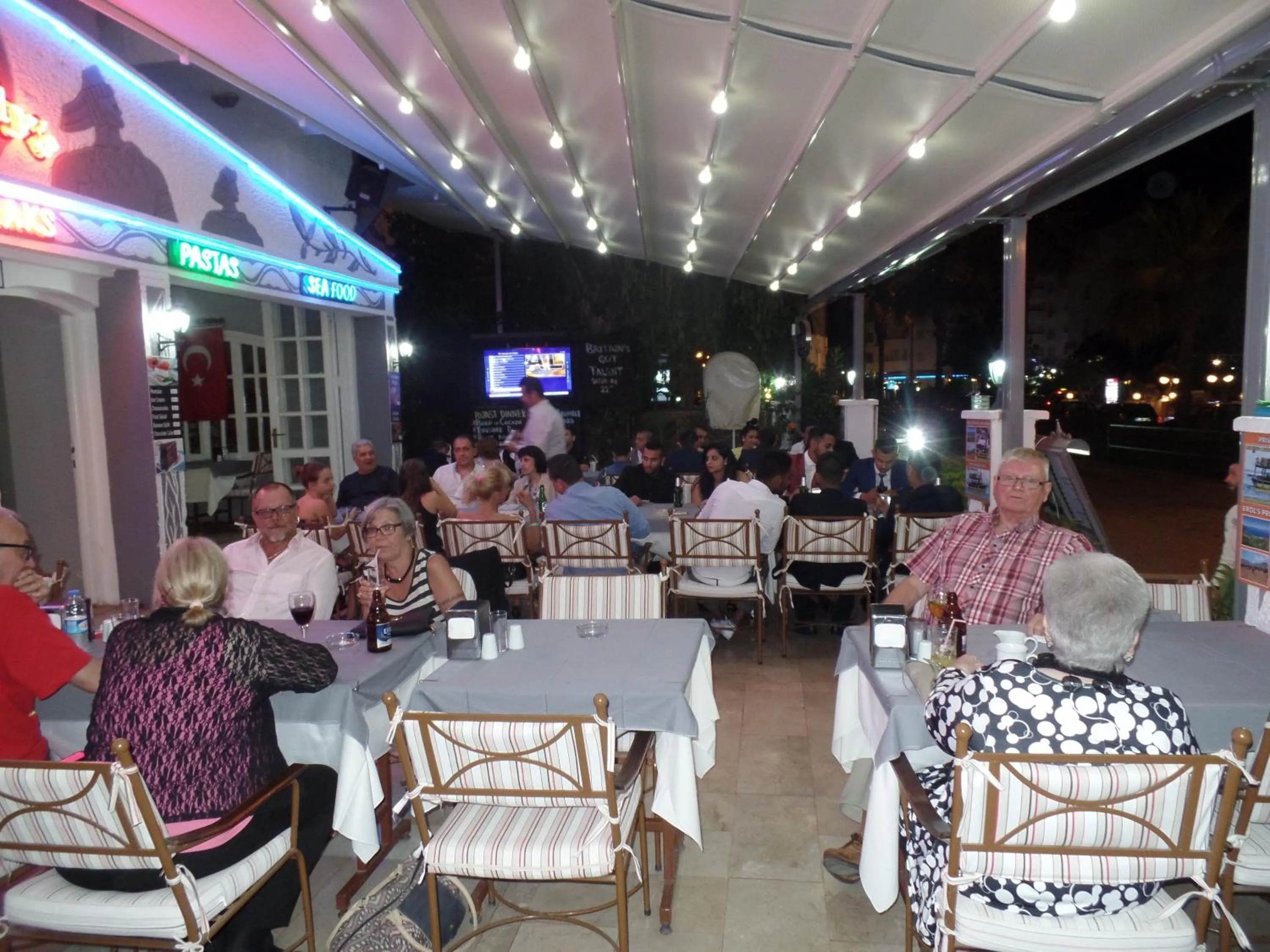 Restaurant/places to eat in Andy's Apart Hotel