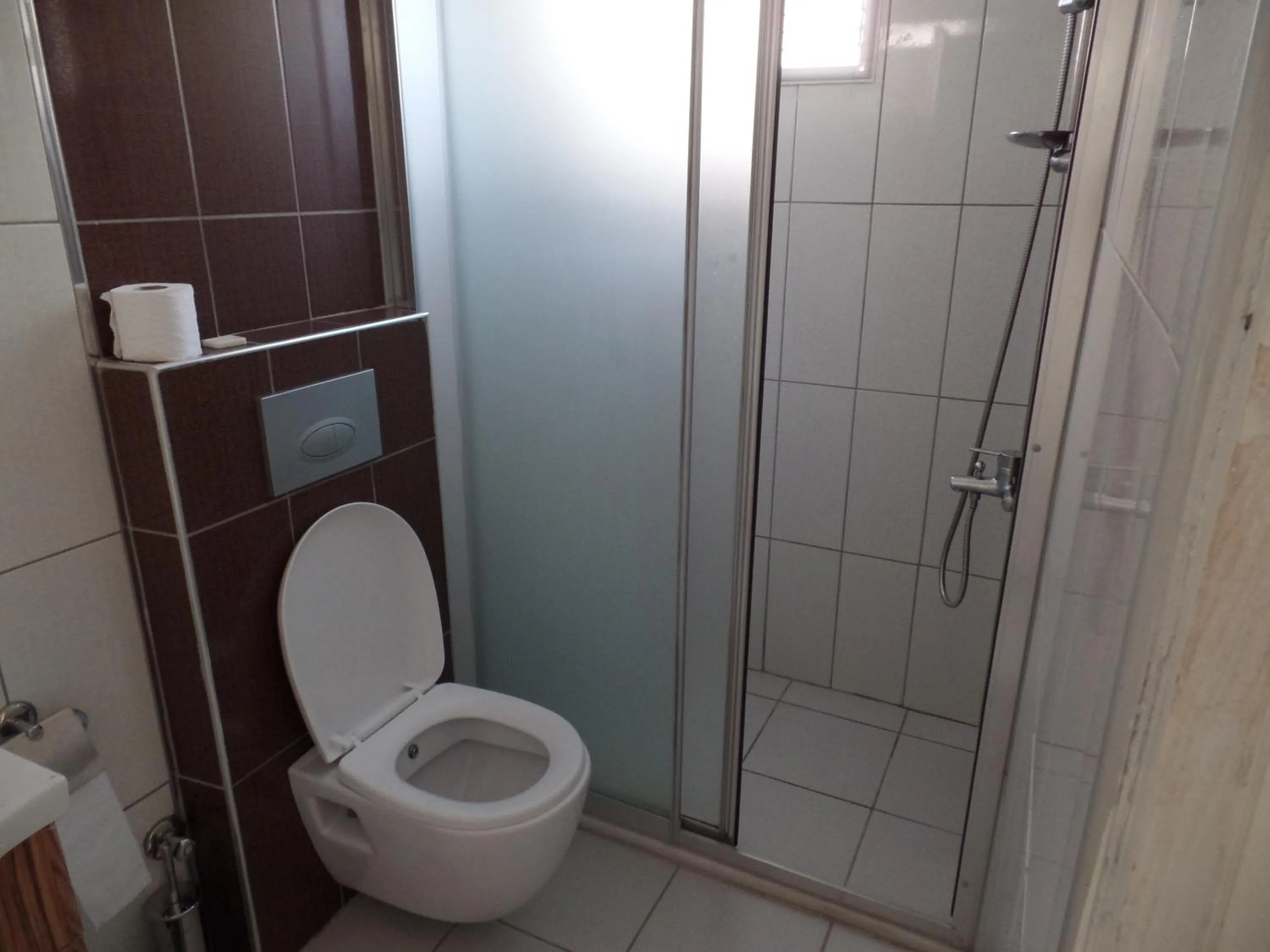 Shower in Andy's Apart Hotel