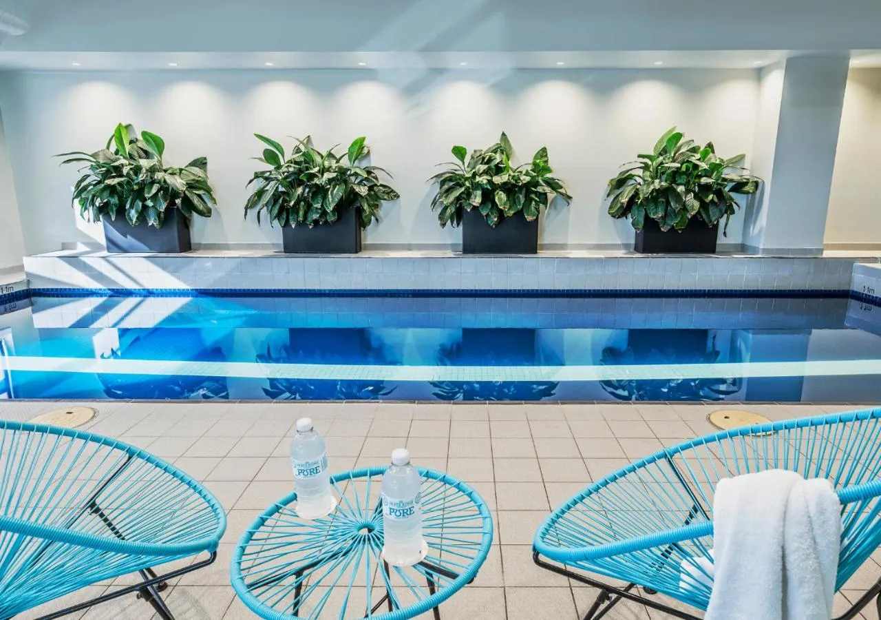 Swimming pool in PARKROYAL Melbourne Airport