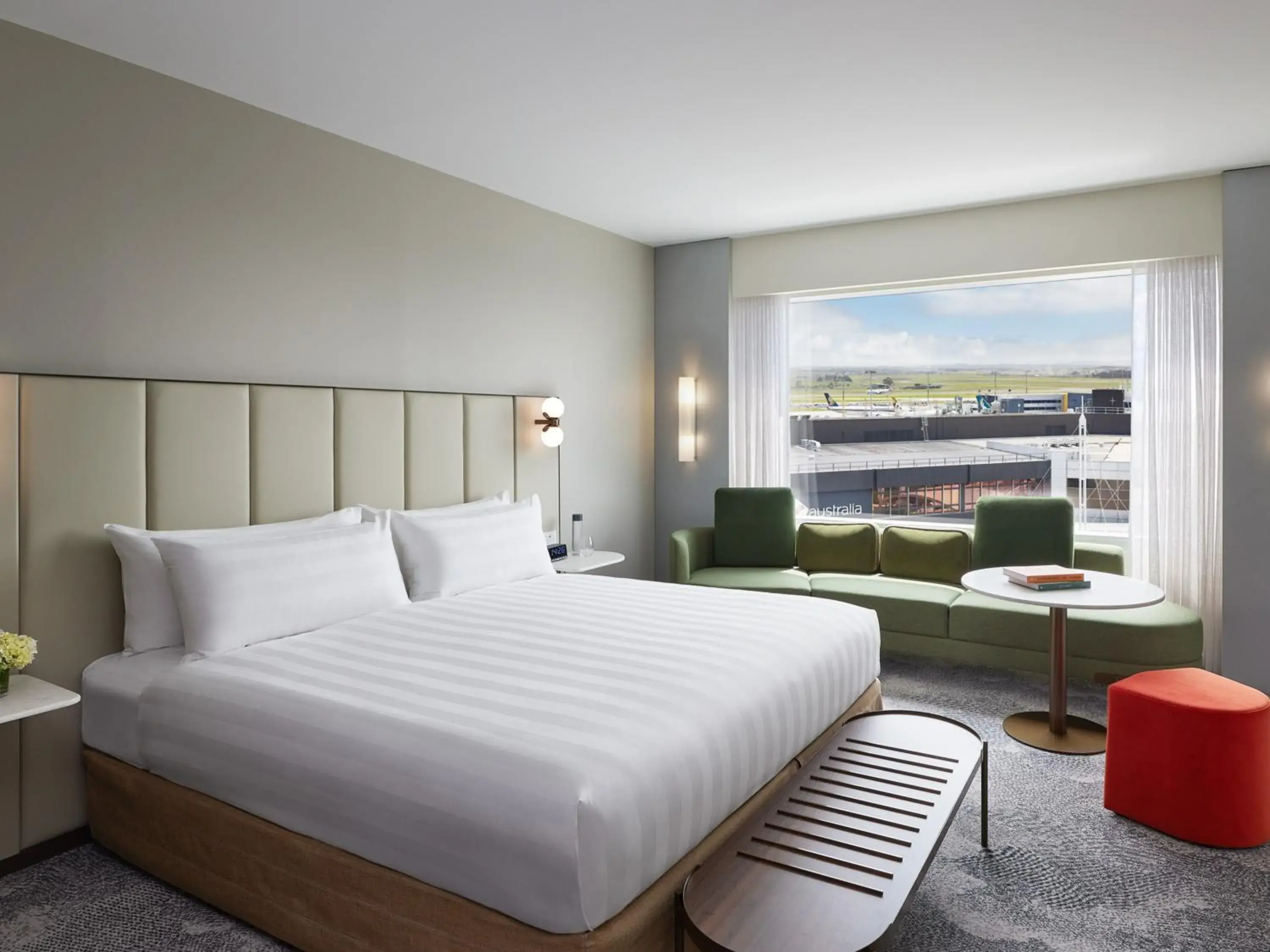 Superior King Room with View in PARKROYAL Melbourne Airport Superior King Room with View in PARKROYAL Melbourne Airport