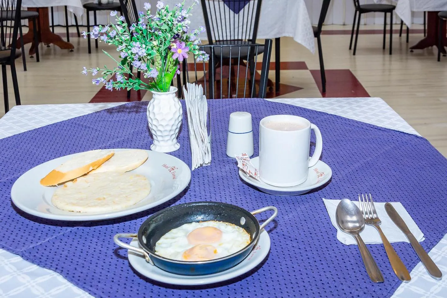 Breakfast in Ayenda Escorial 1936