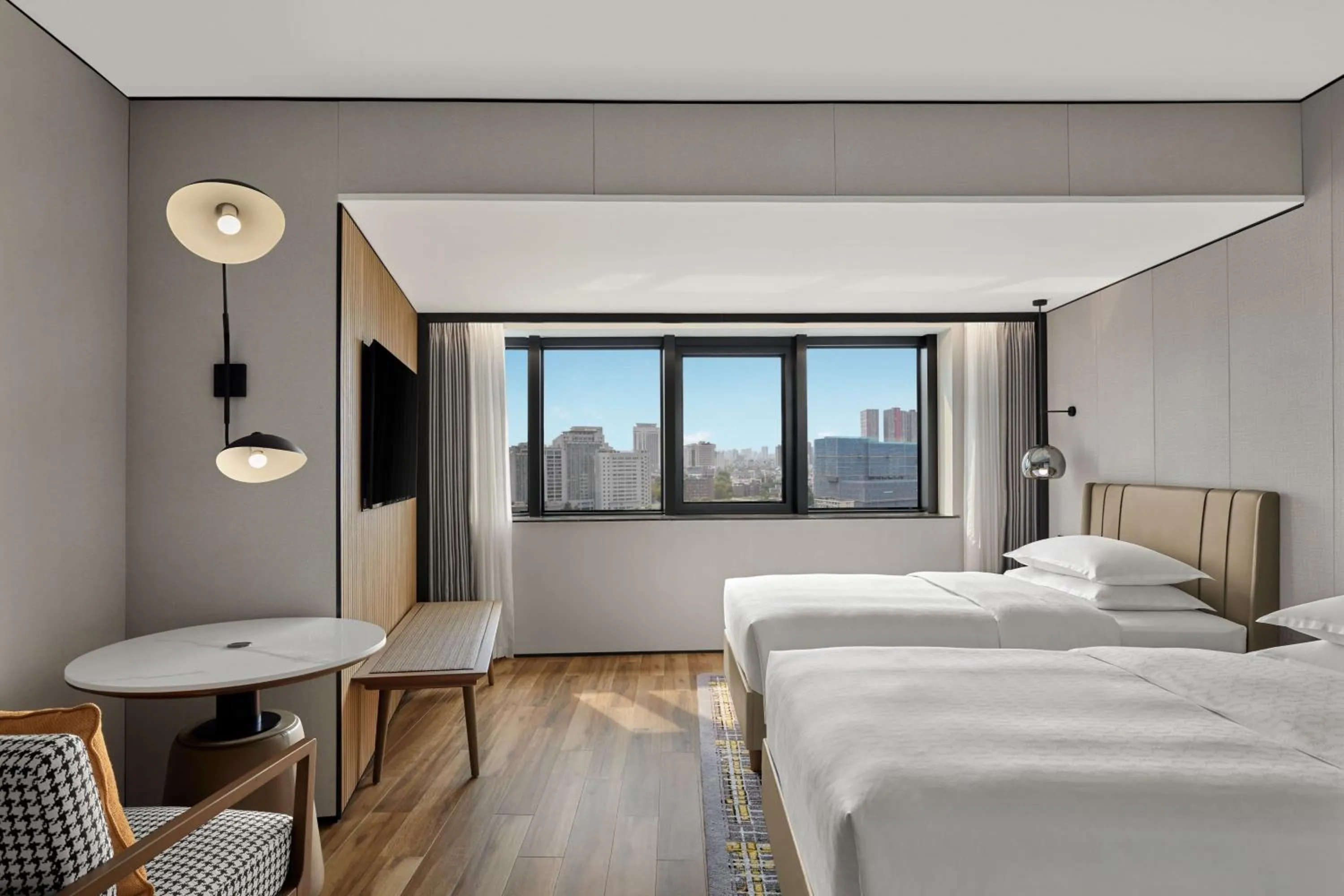 Photo of the whole room, Bed in Sheraton Chengdu Lido Hotel