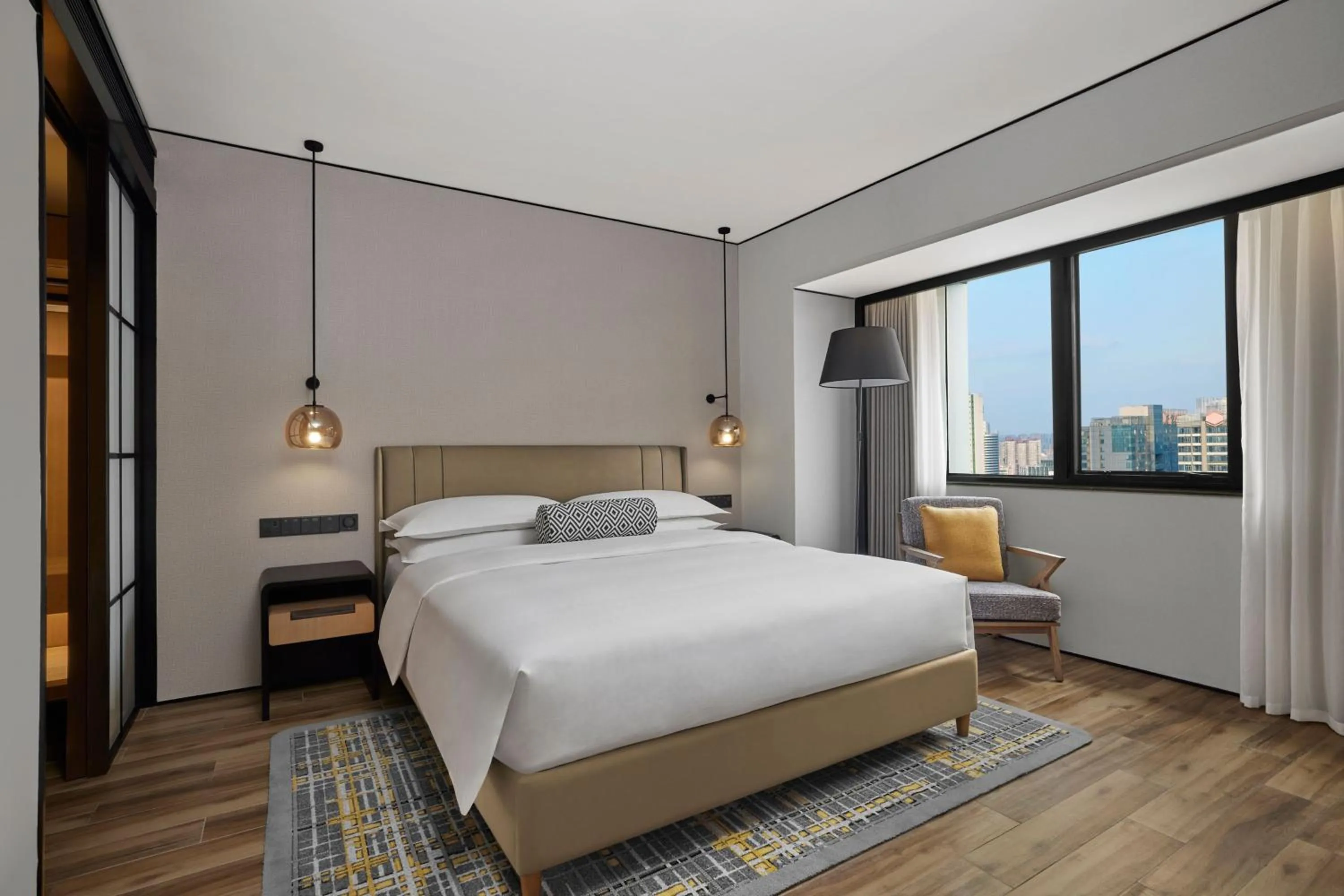 Bedroom, Bed in Sheraton Chengdu Lido Hotel