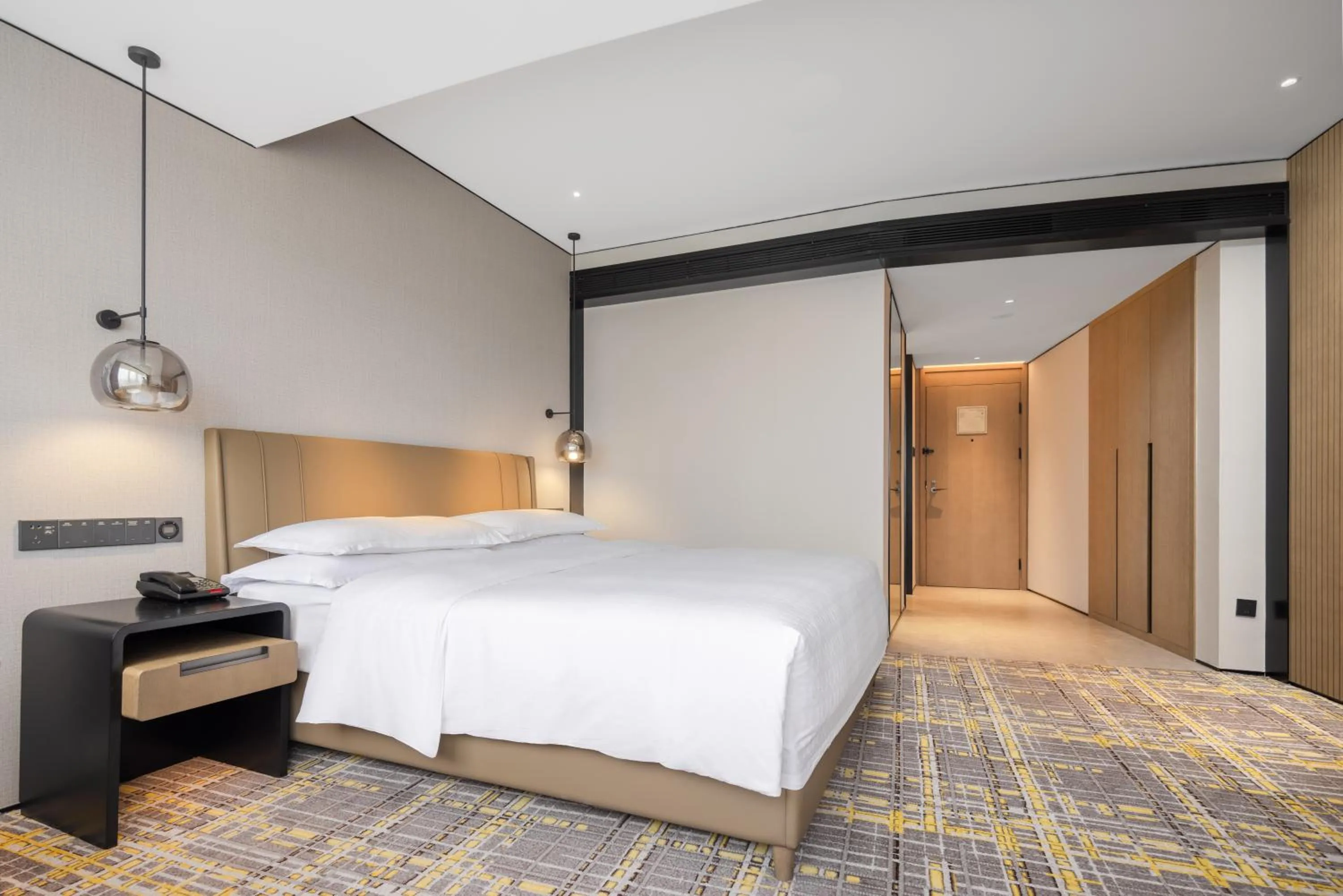 Bedroom, Bed in Sheraton Chengdu Lido Hotel