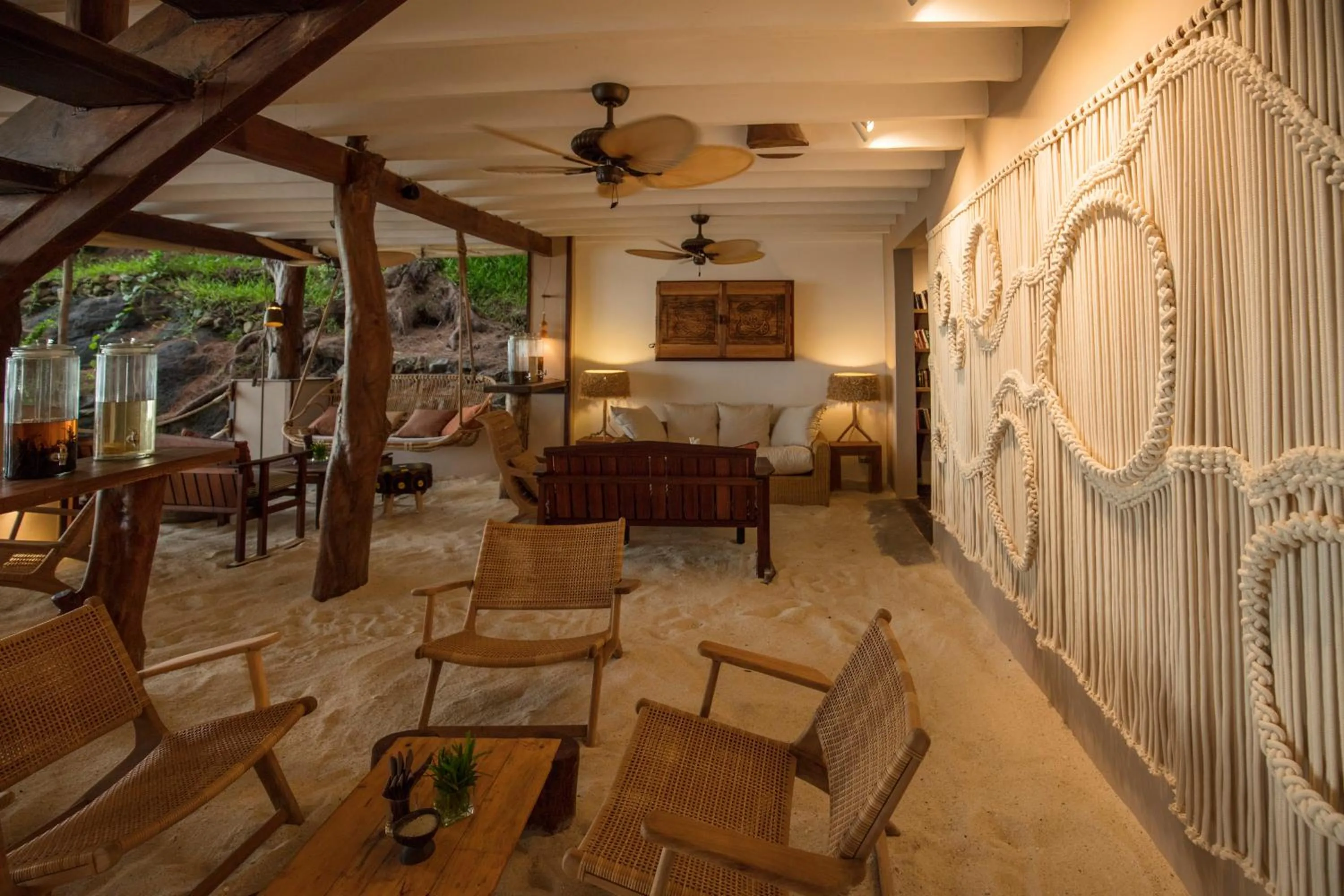 Lounge or bar in Constance Tsarabanjina - All Inclusive