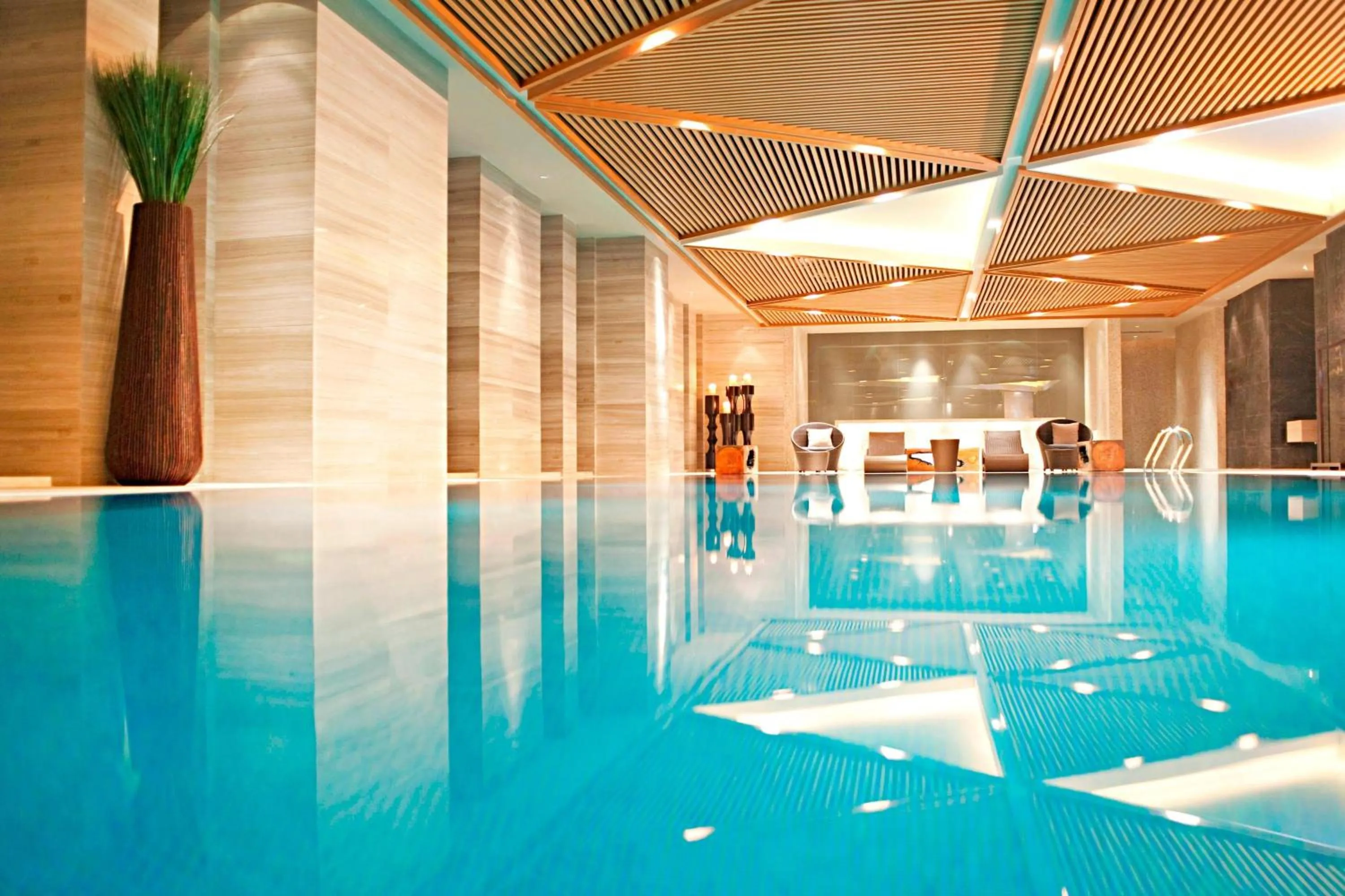 Swimming pool in Le Meridien Chongqing Nan'an