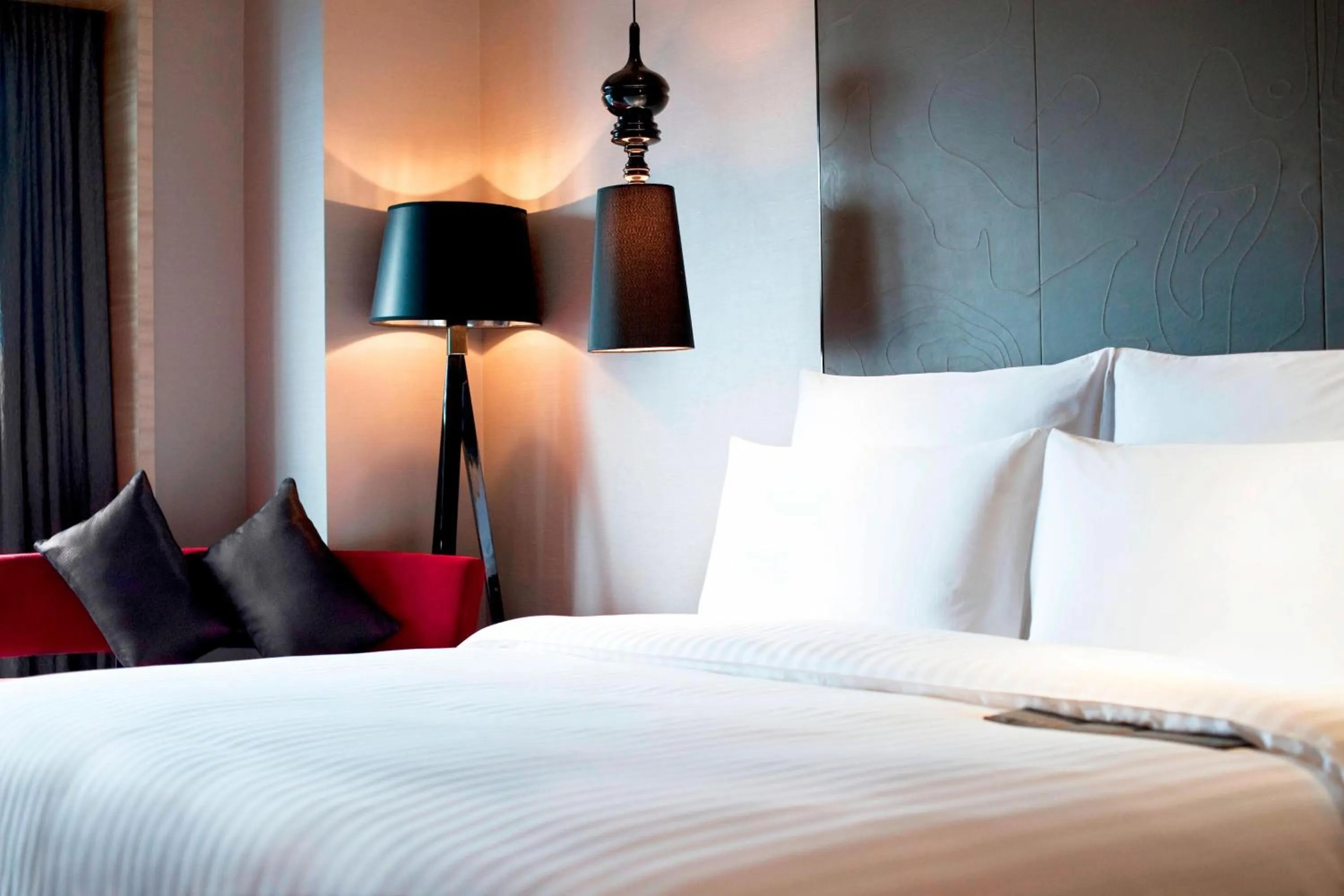 Photo of the whole room, Bed in Le Meridien Chongqing Nan'an