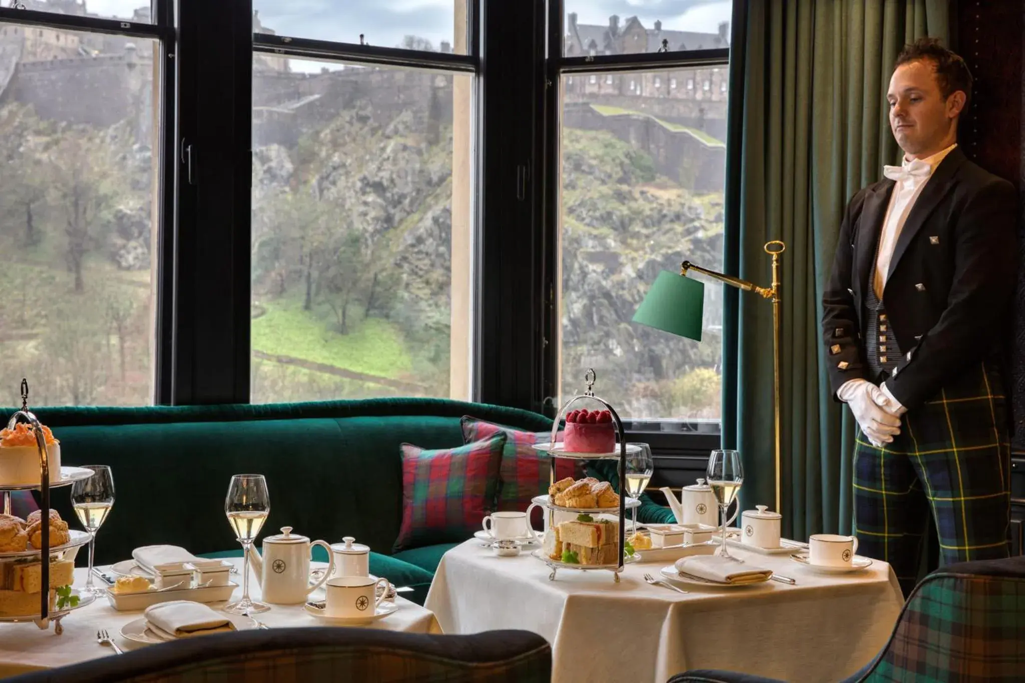 Restaurant/places to eat in 100 Princes Street Restaurant/places to eat in 100 Princes Street