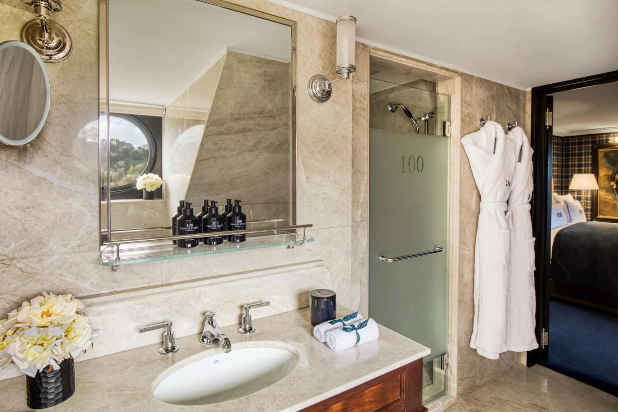 Photo of the whole room in 100 Princes Street