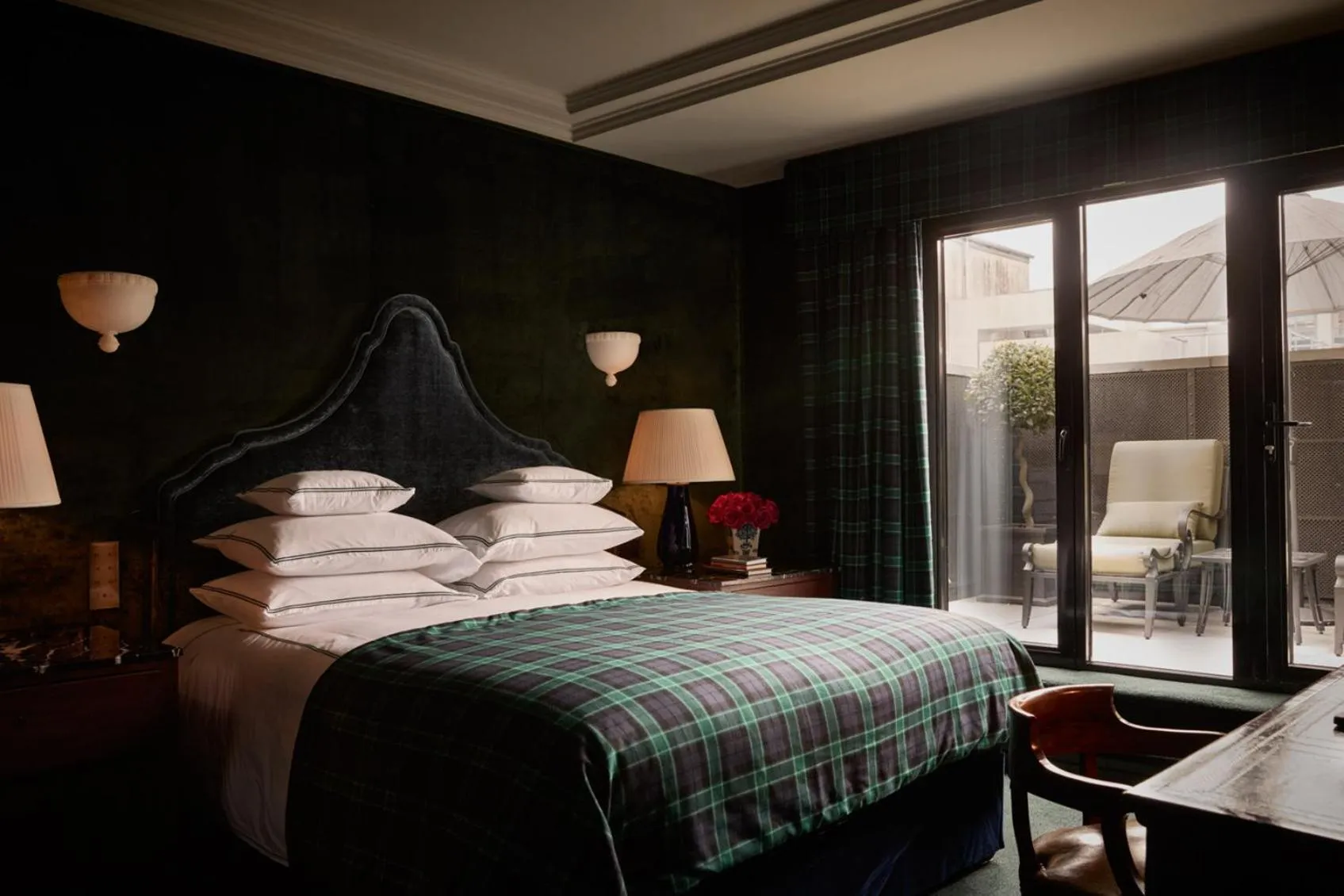 Bedroom, Bed in 100 Princes Street
