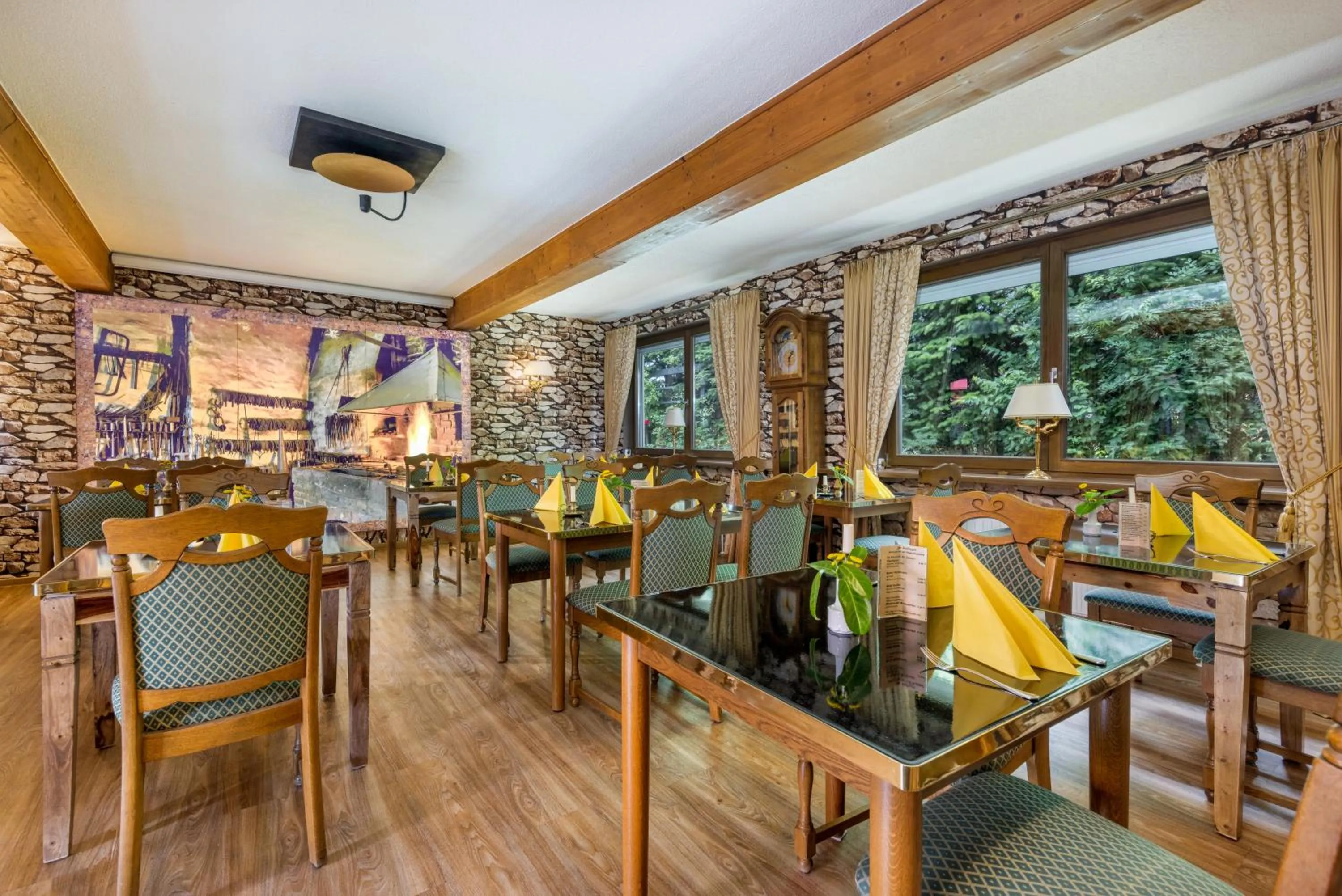 Restaurant/places to eat in Landhotel Zur Schmiede