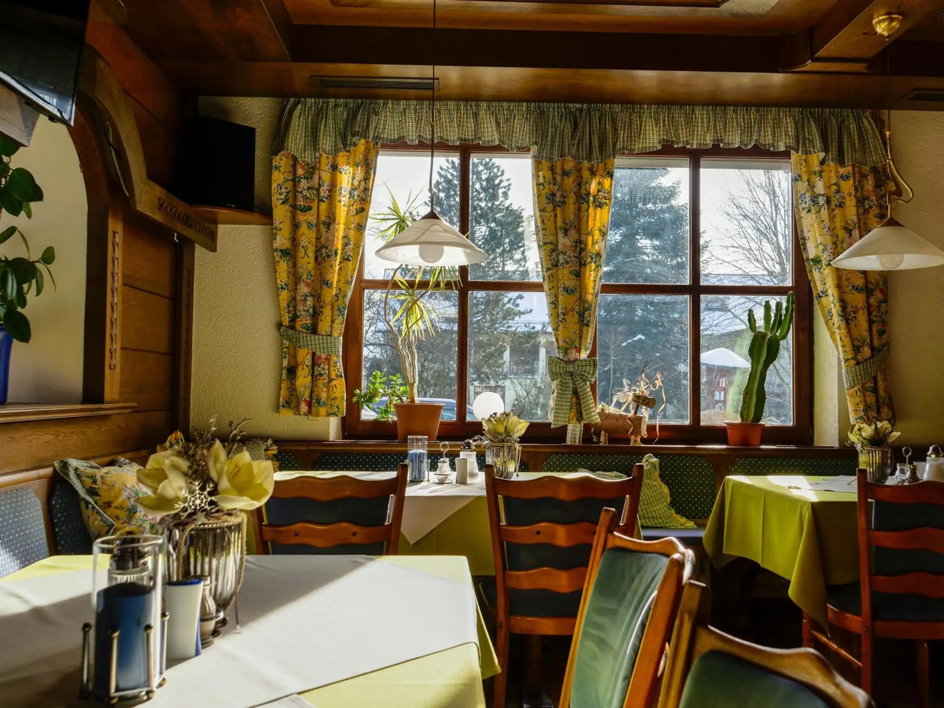 Restaurant/Places to Eat in Hotel Lenauhof
