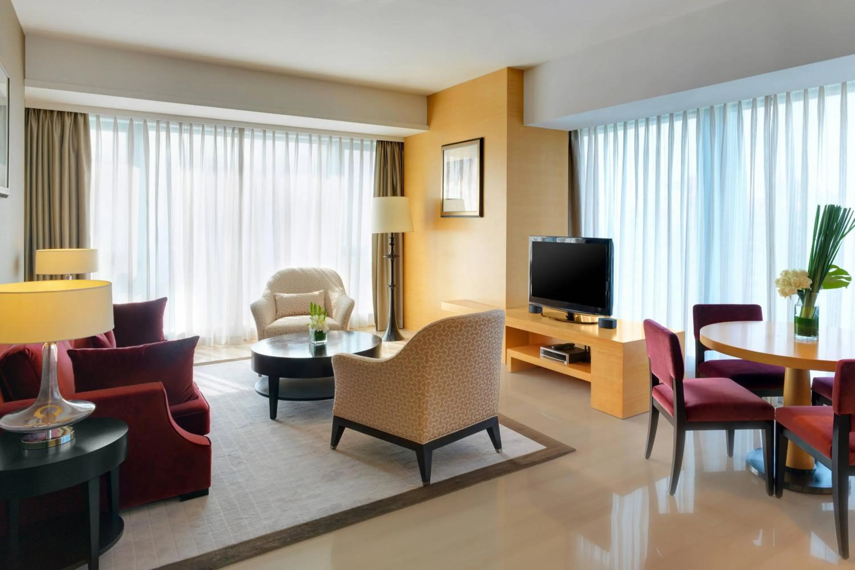 Living room in Four Points by Sheraton Guangzhou Financial City, Tianhe