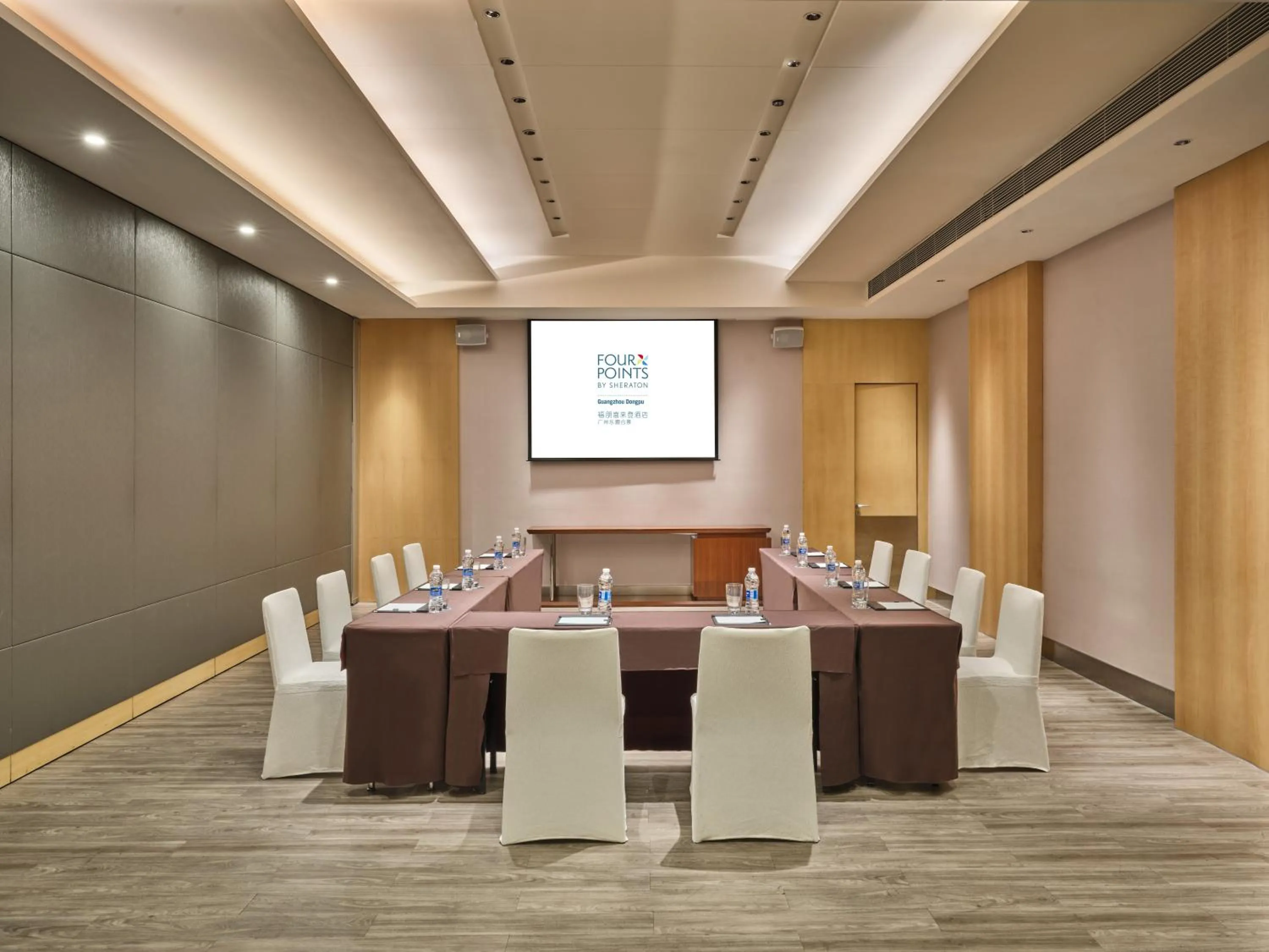 Meeting/conference room in Four Points by Sheraton Guangzhou Financial City, Tianhe