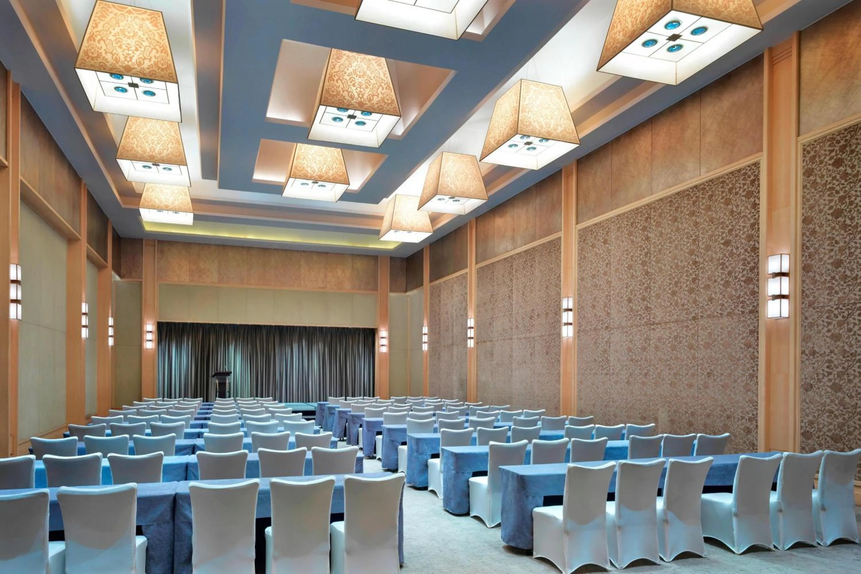 Meeting/conference room in Four Points by Sheraton Guangzhou Financial City, Tianhe