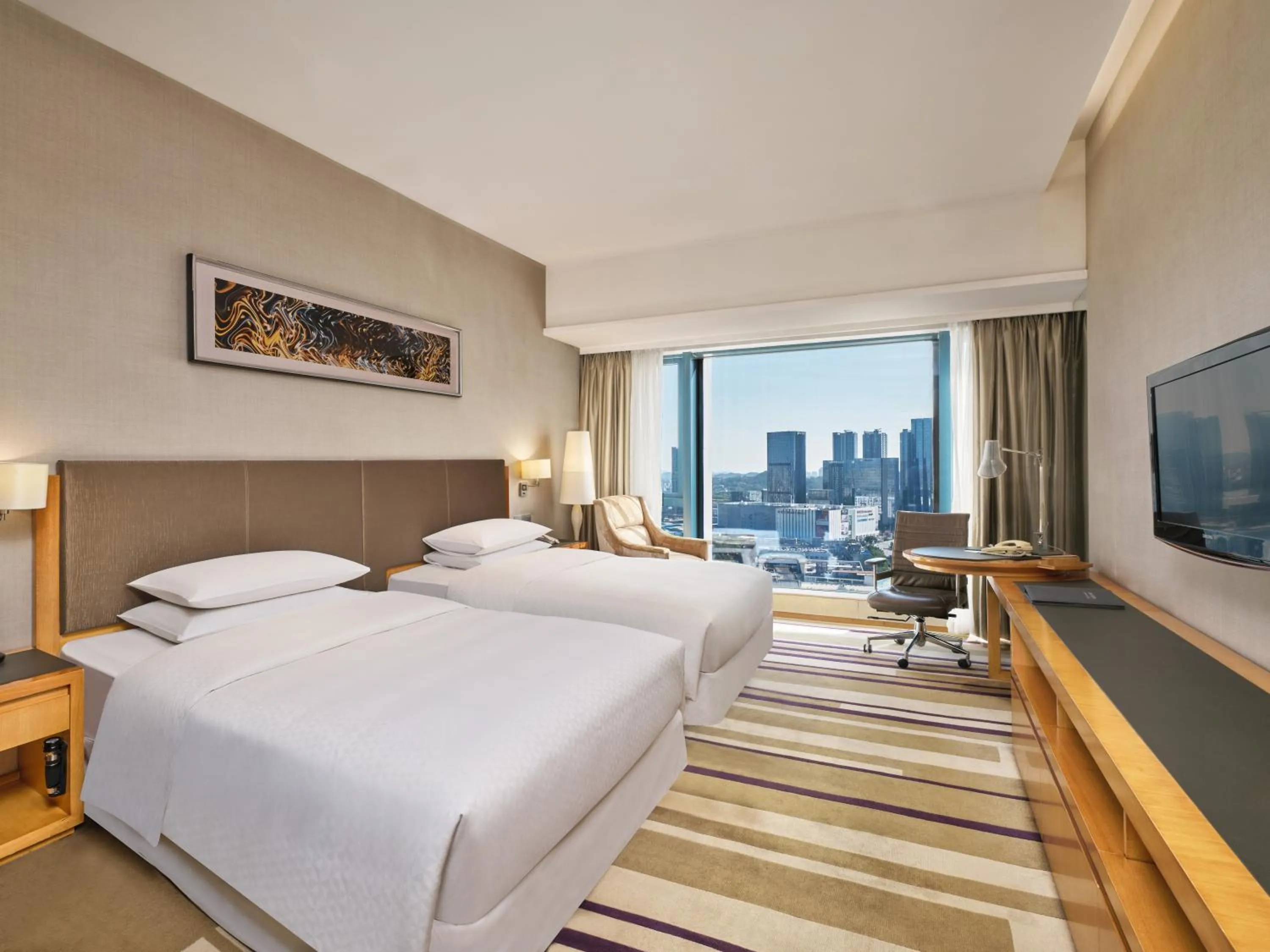 Photo of the whole room, Bed in Four Points by Sheraton Guangzhou Financial City, Tianhe