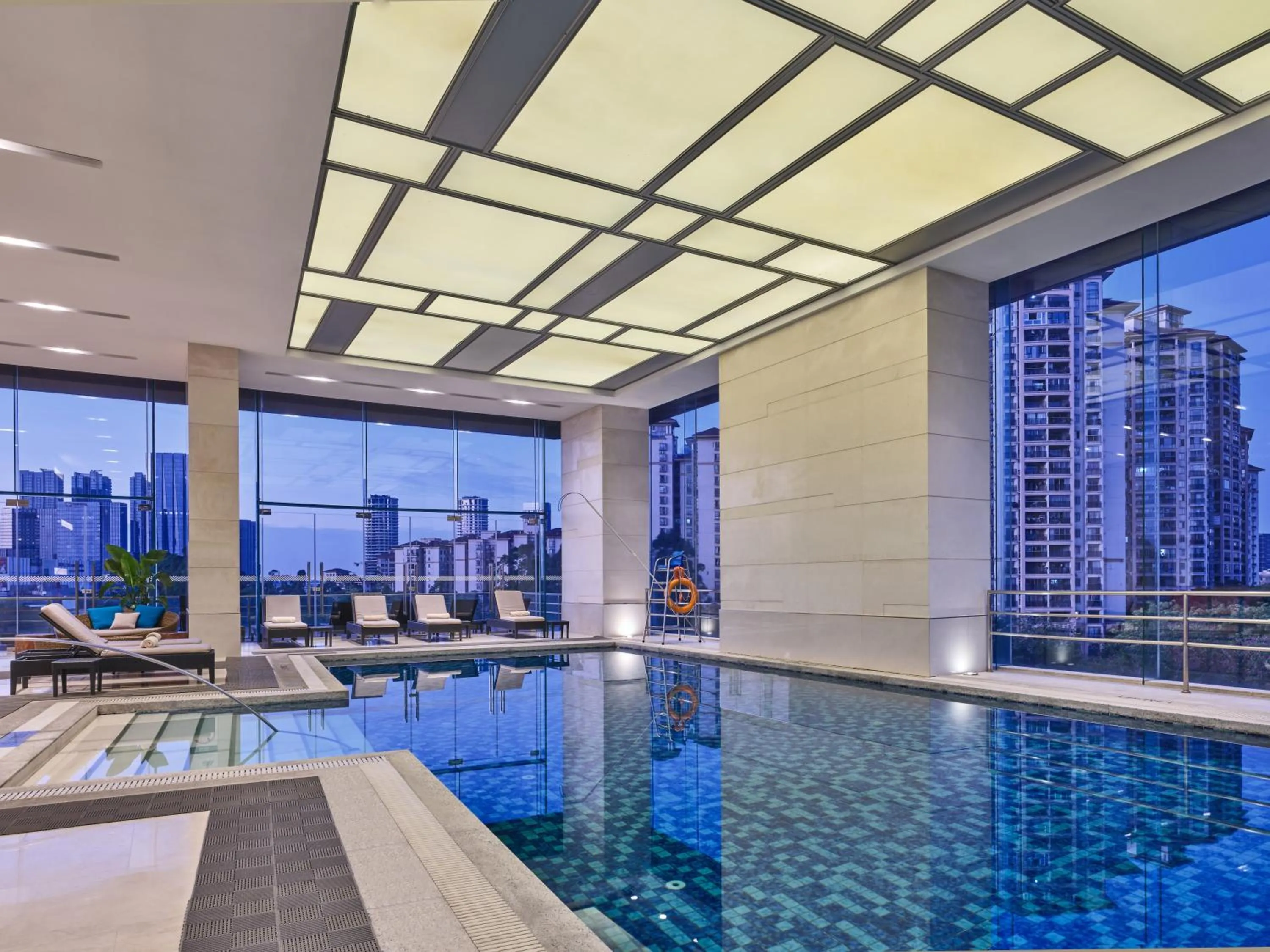 Swimming pool in Four Points by Sheraton Guangzhou Financial City, Tianhe