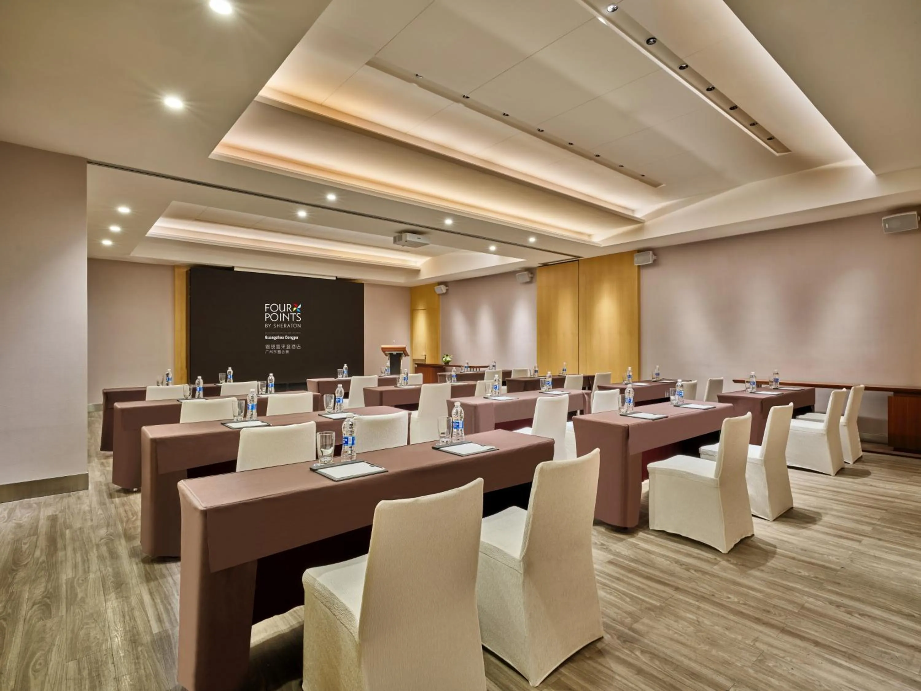 Meeting/conference room in Four Points by Sheraton Guangzhou Financial City, Tianhe