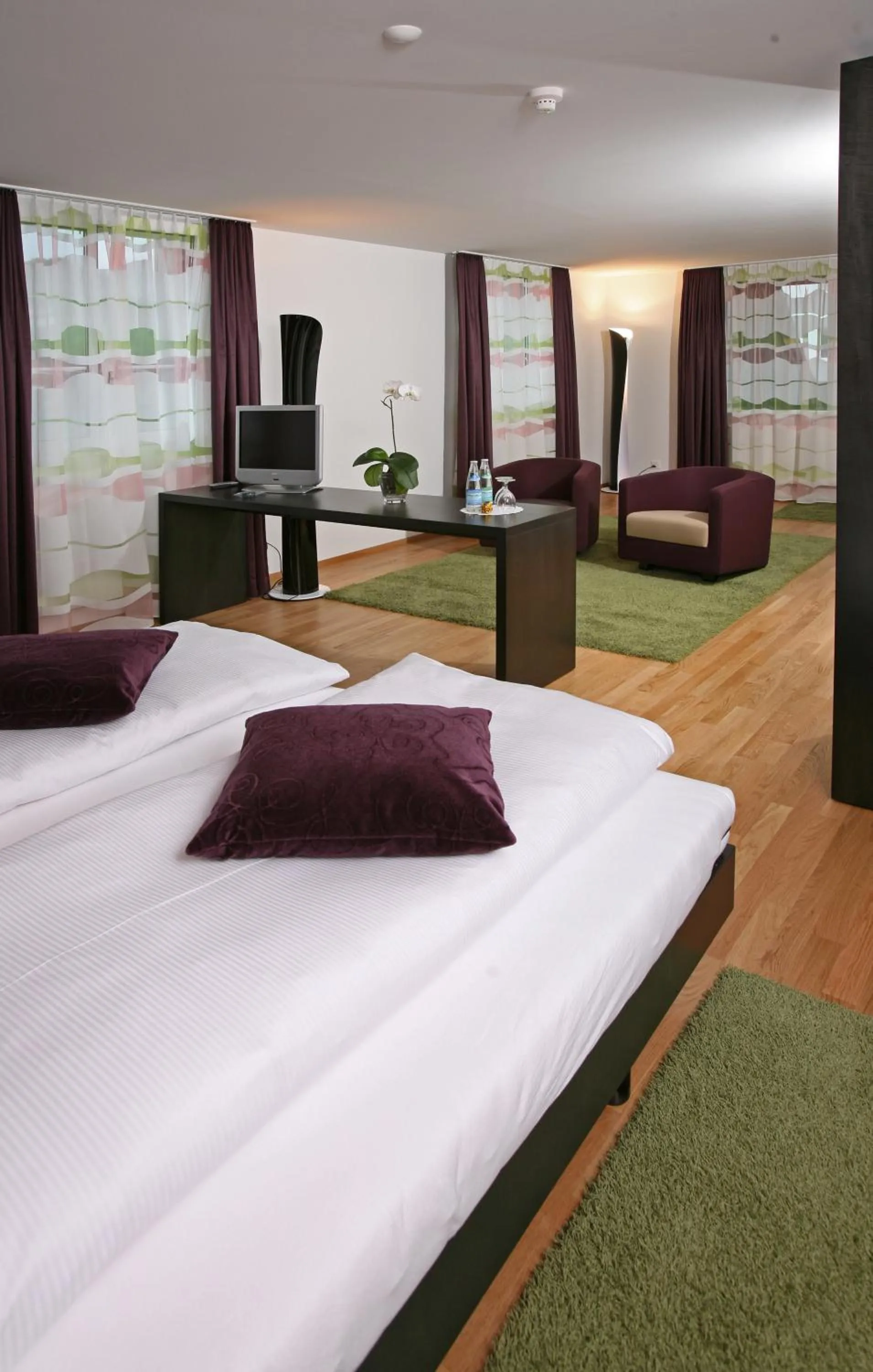 Photo of the whole room, Bed in Gasthof zum Mohren