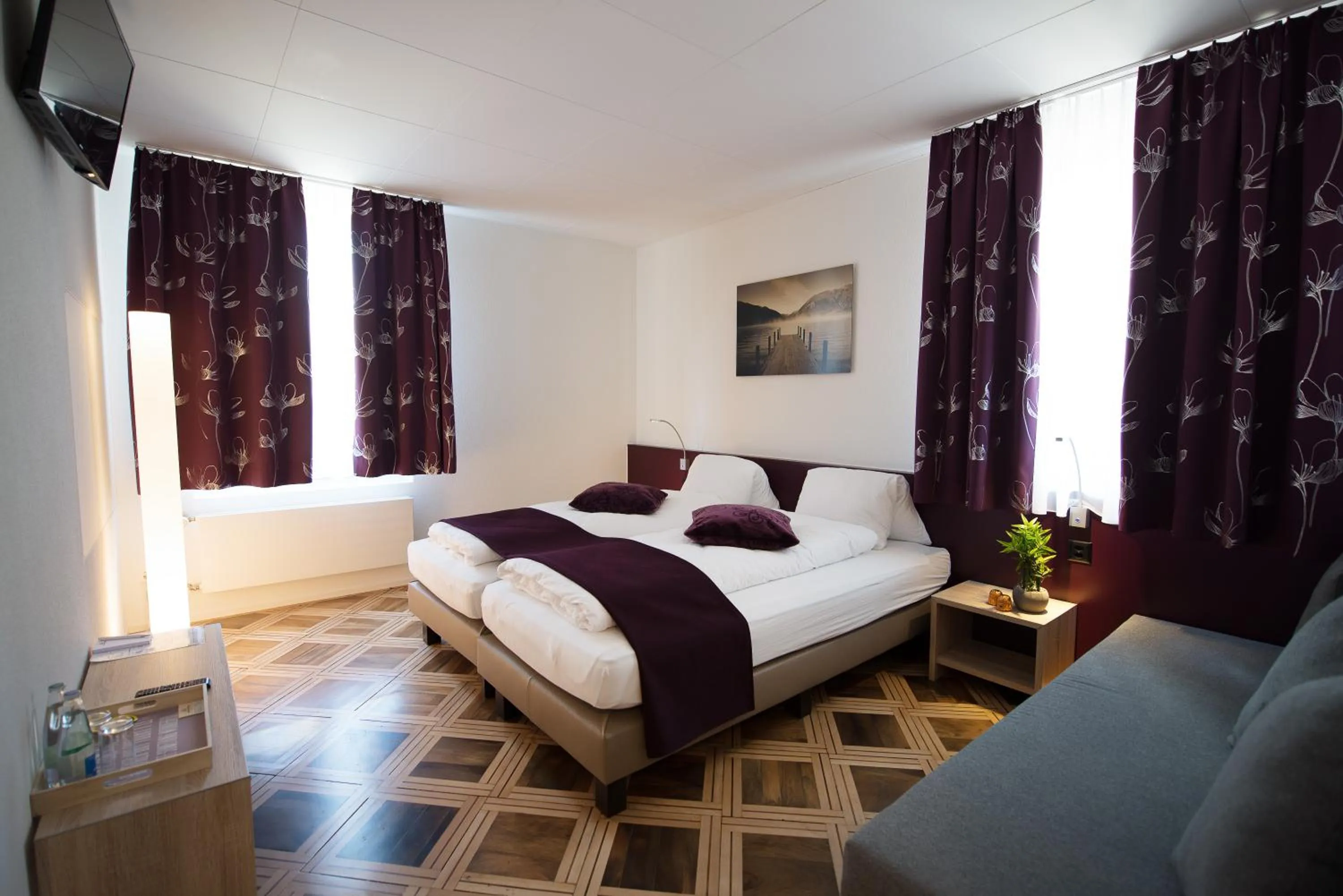 Photo of the whole room, Bed in Gasthof zum Mohren