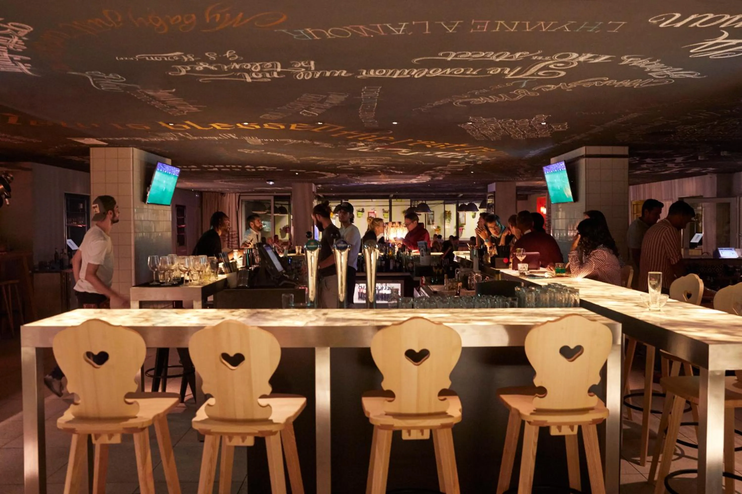 Restaurant/places to eat in Mama Shelter Marseille