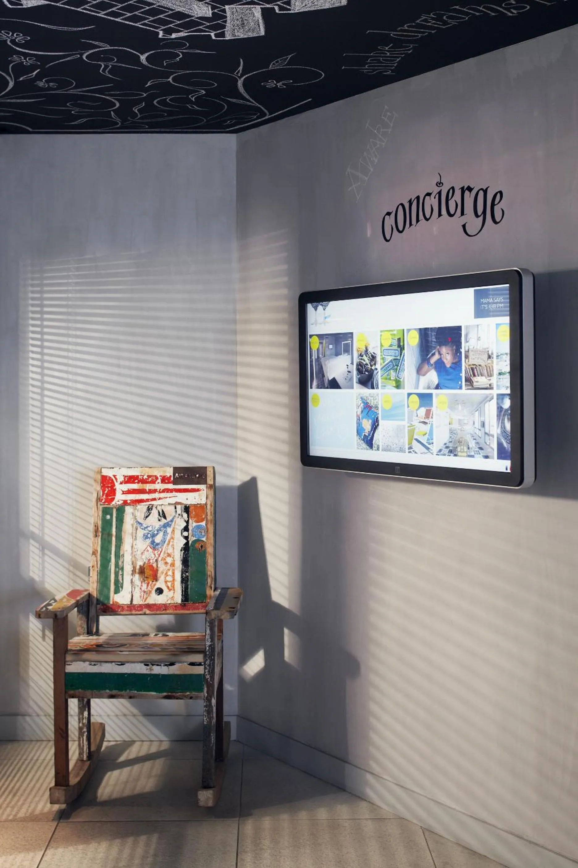 Communal lounge/ TV room in Mama Shelter Marseille