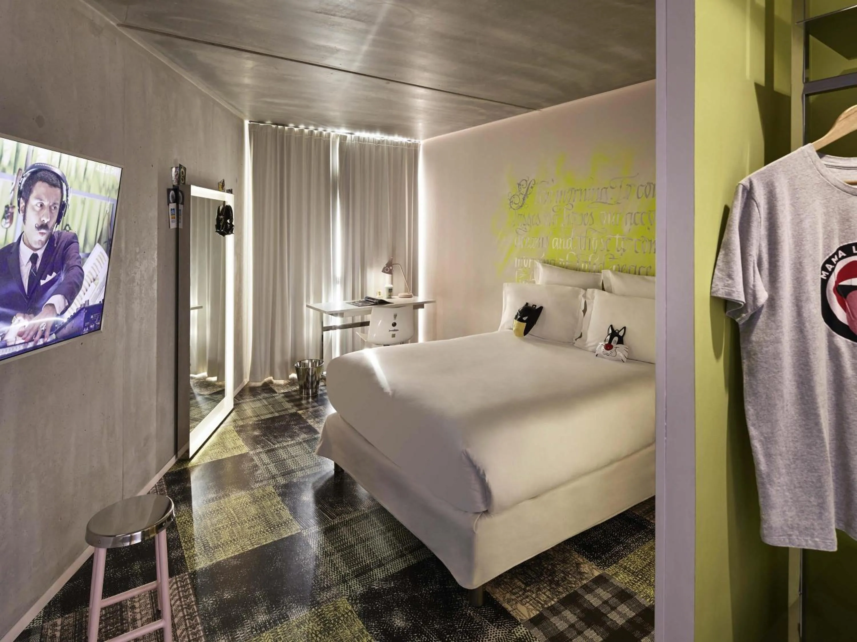 Bedroom, Bed in Mama Shelter Marseille