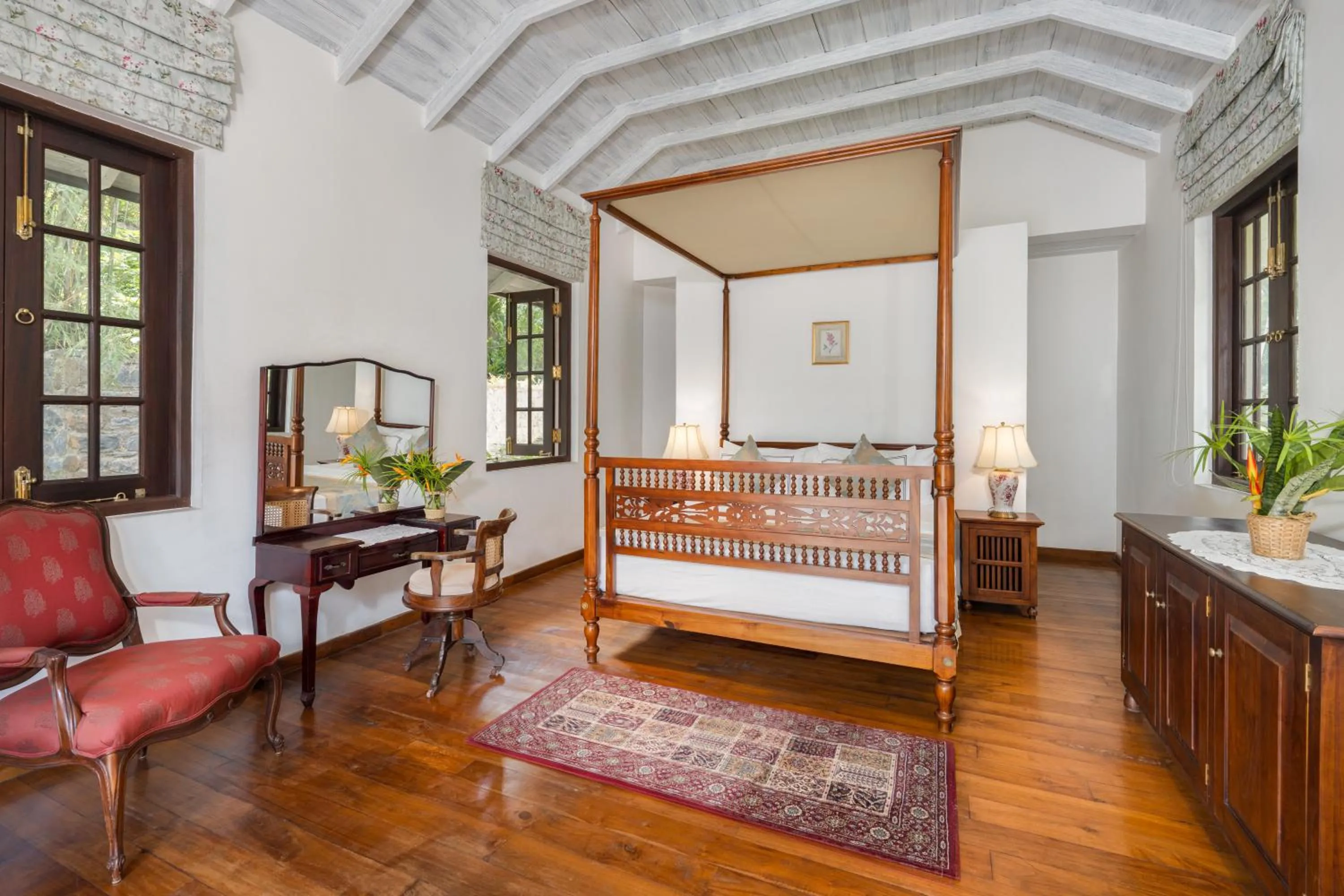 Photo of the whole room, Bed in Coffee Bungalow Kandy