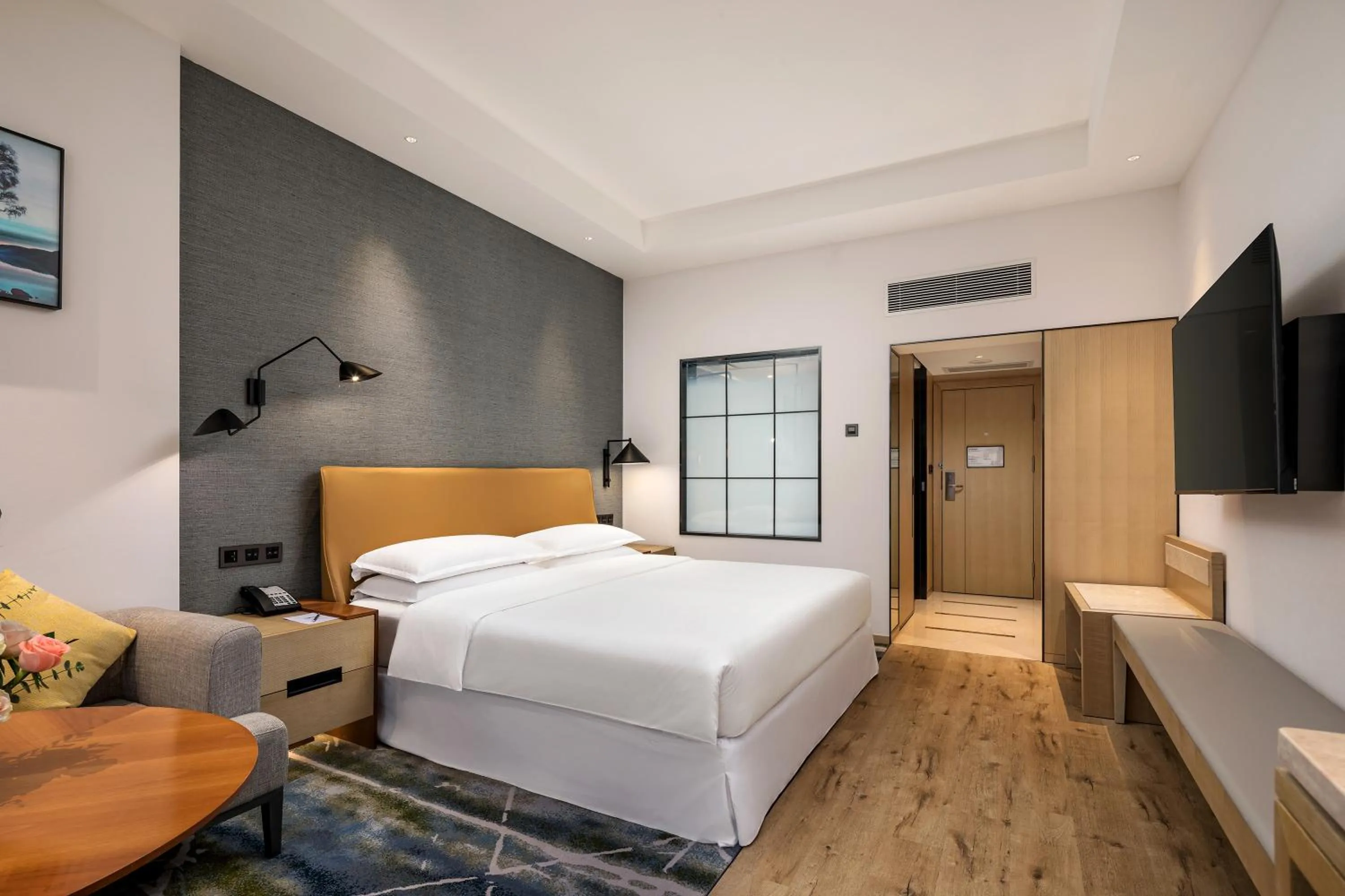 Hot Tub, Bed in Sheraton Guilin Hotel