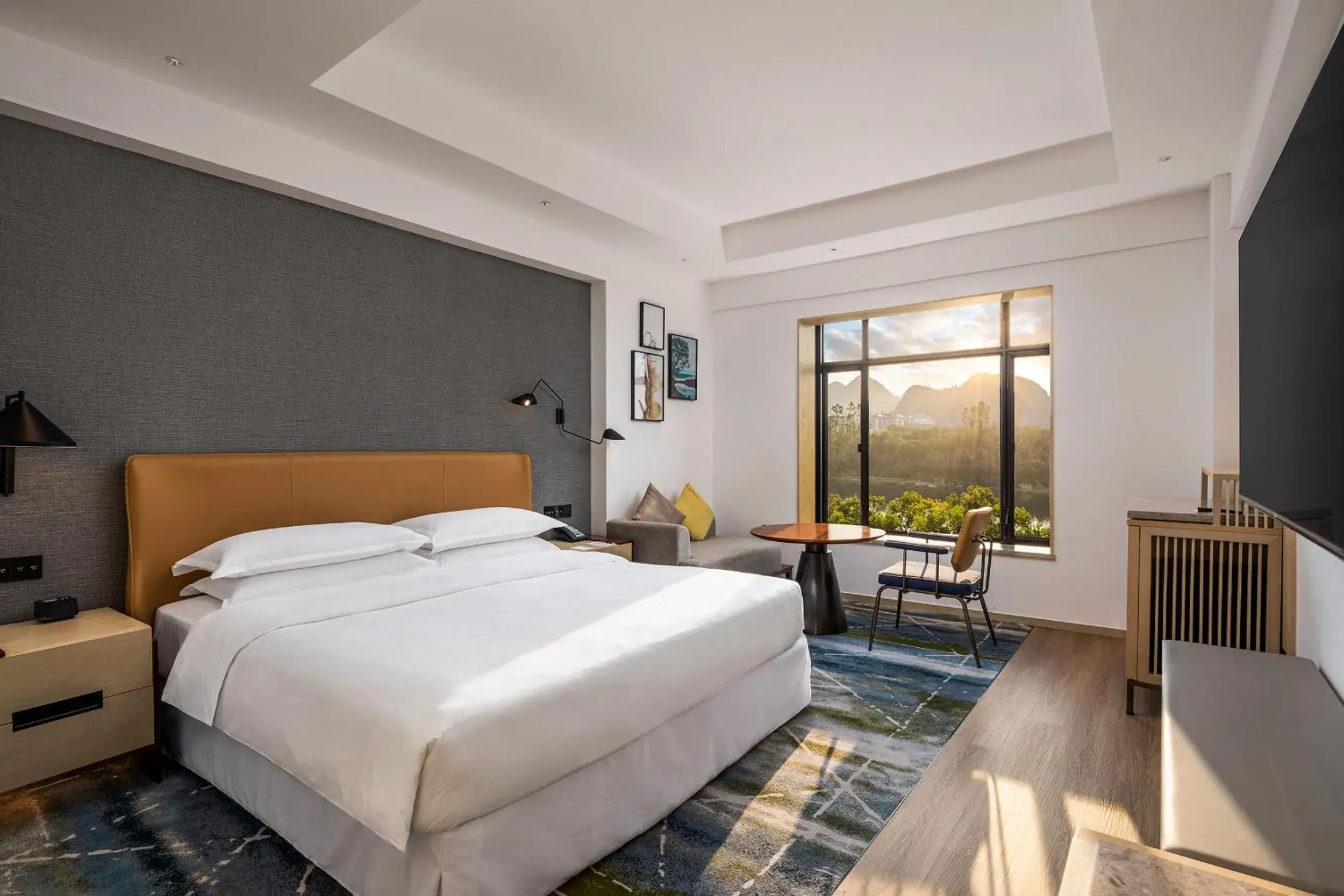 TV and multimedia, Bed in Sheraton Guilin Hotel TV and multimedia, Bed in Sheraton Guilin Hotel