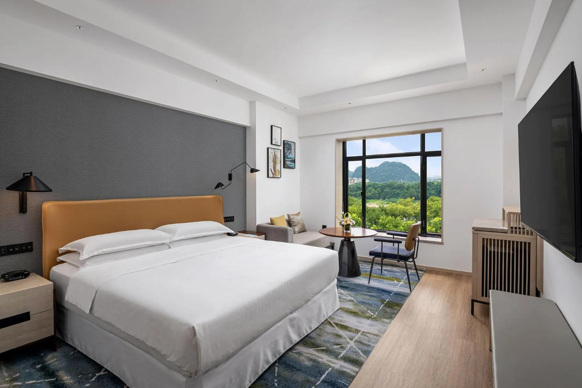 Coffee/tea facilities, Bed in Sheraton Guilin Hotel