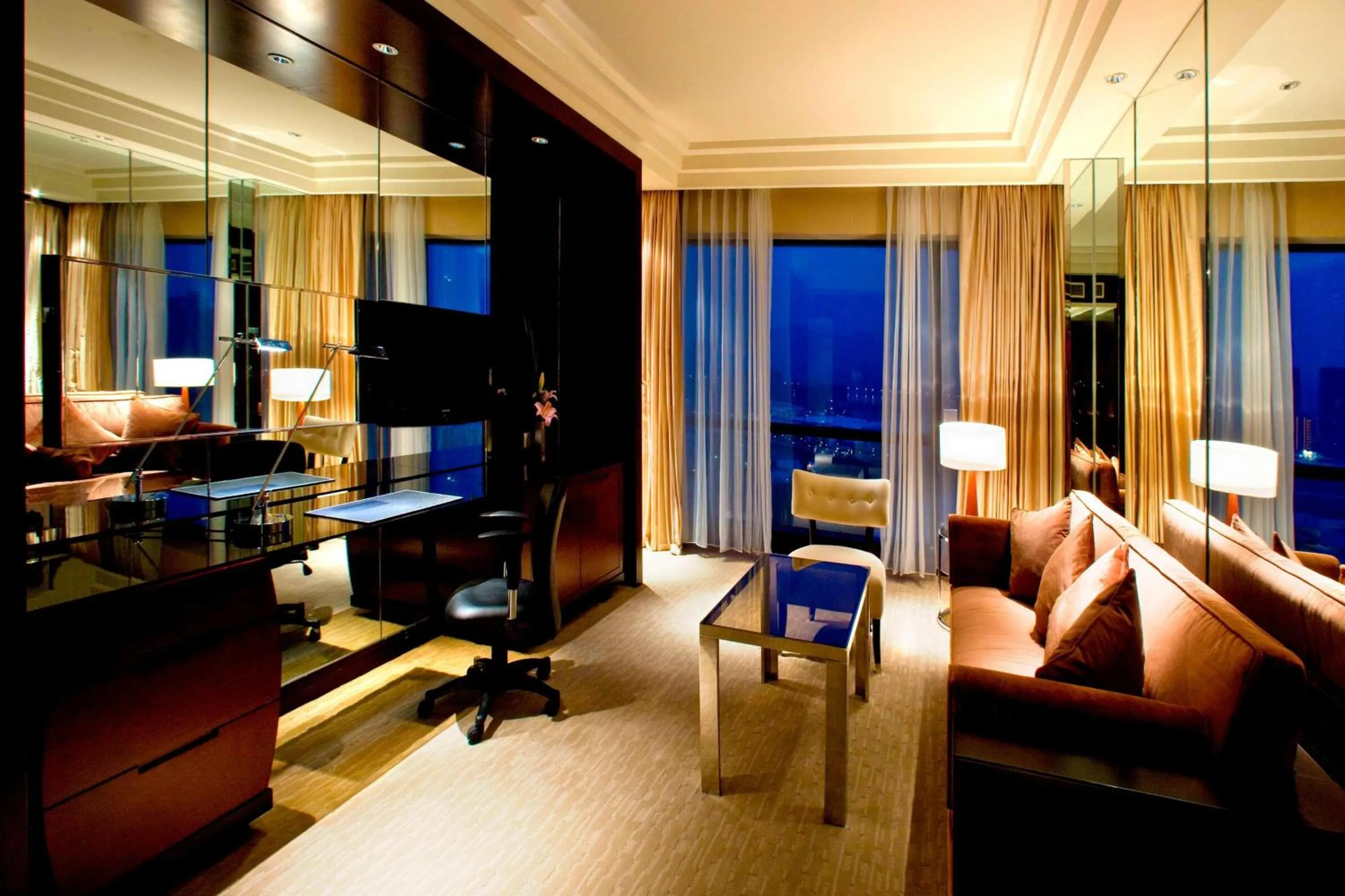 Living room in Four Points by Sheraton Hangzhou, Binjiang